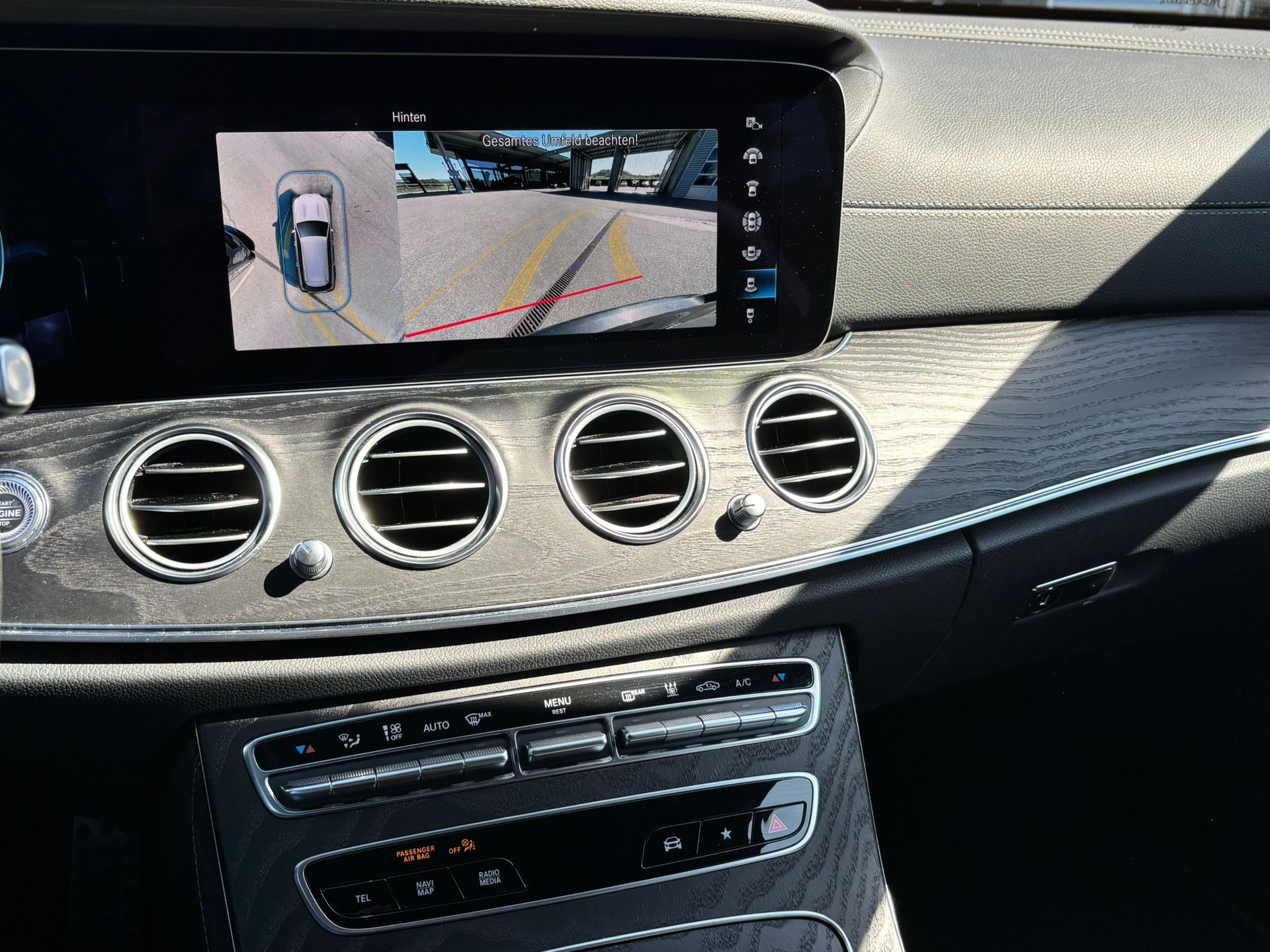 MERCEDES-BENZ E 220d AMG-Line 4Matic Kombi - 12