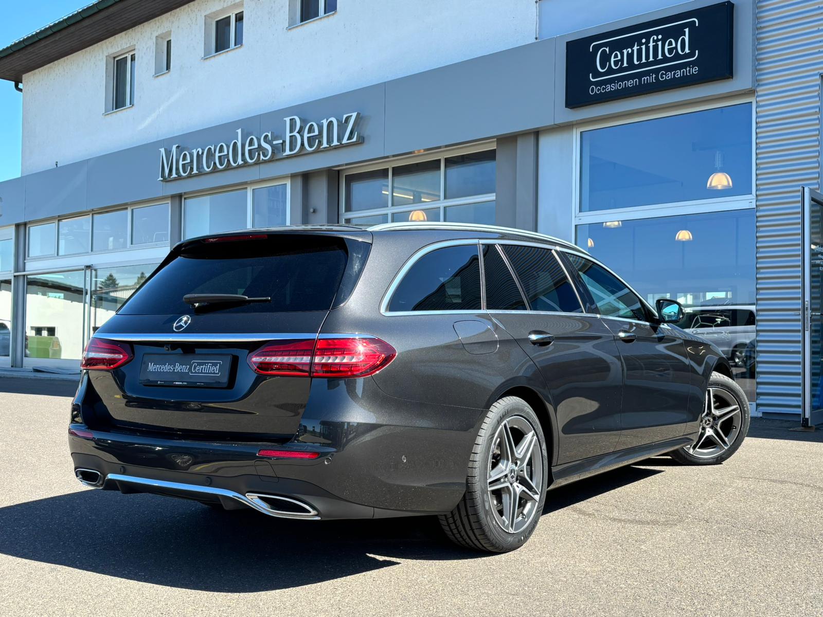 MERCEDES-BENZ E 220d AMG-Line 4Matic Kombi - 4