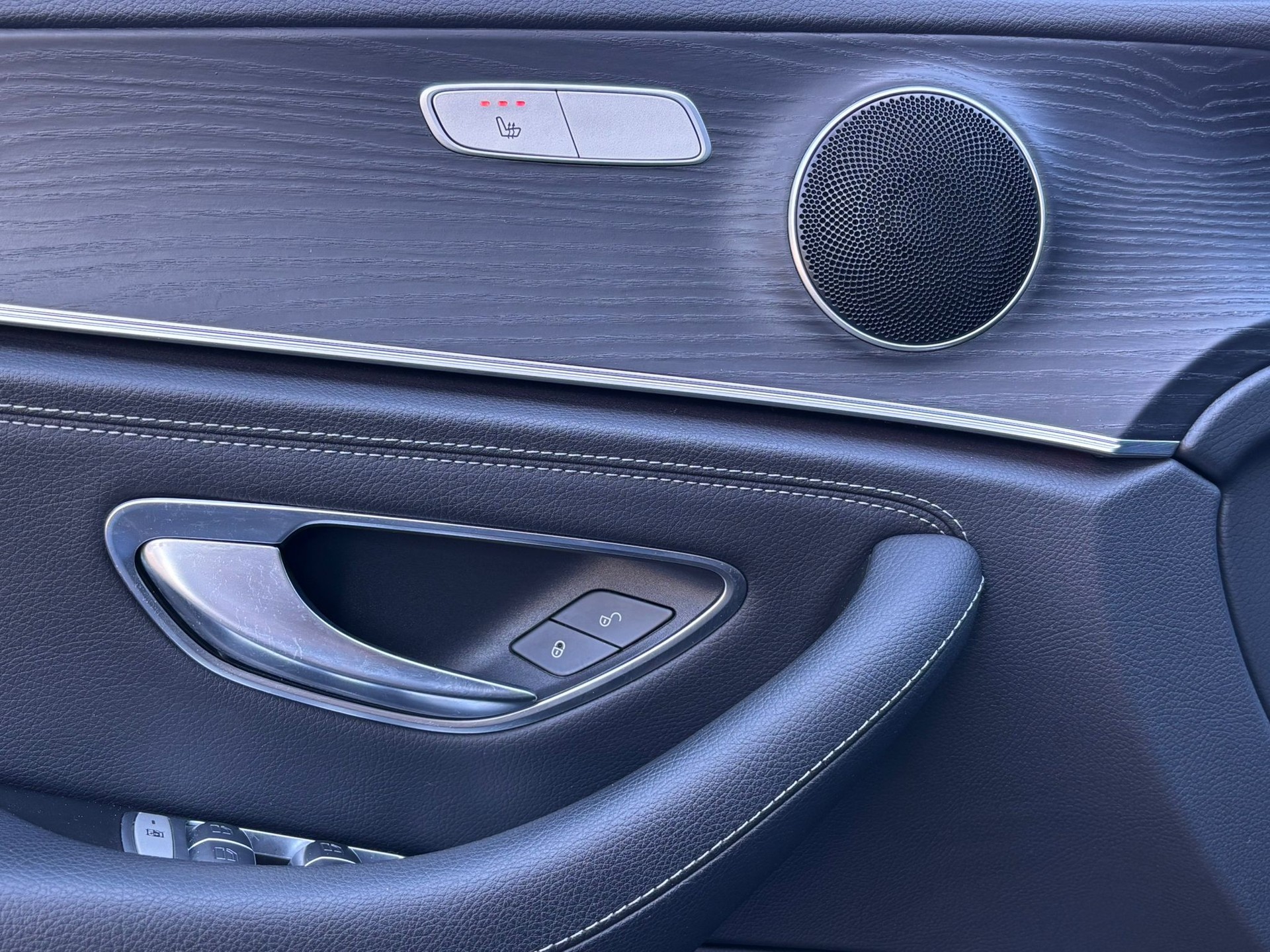 MERCEDES-BENZ E 220d AMG-Line 4Matic Kombi - 13