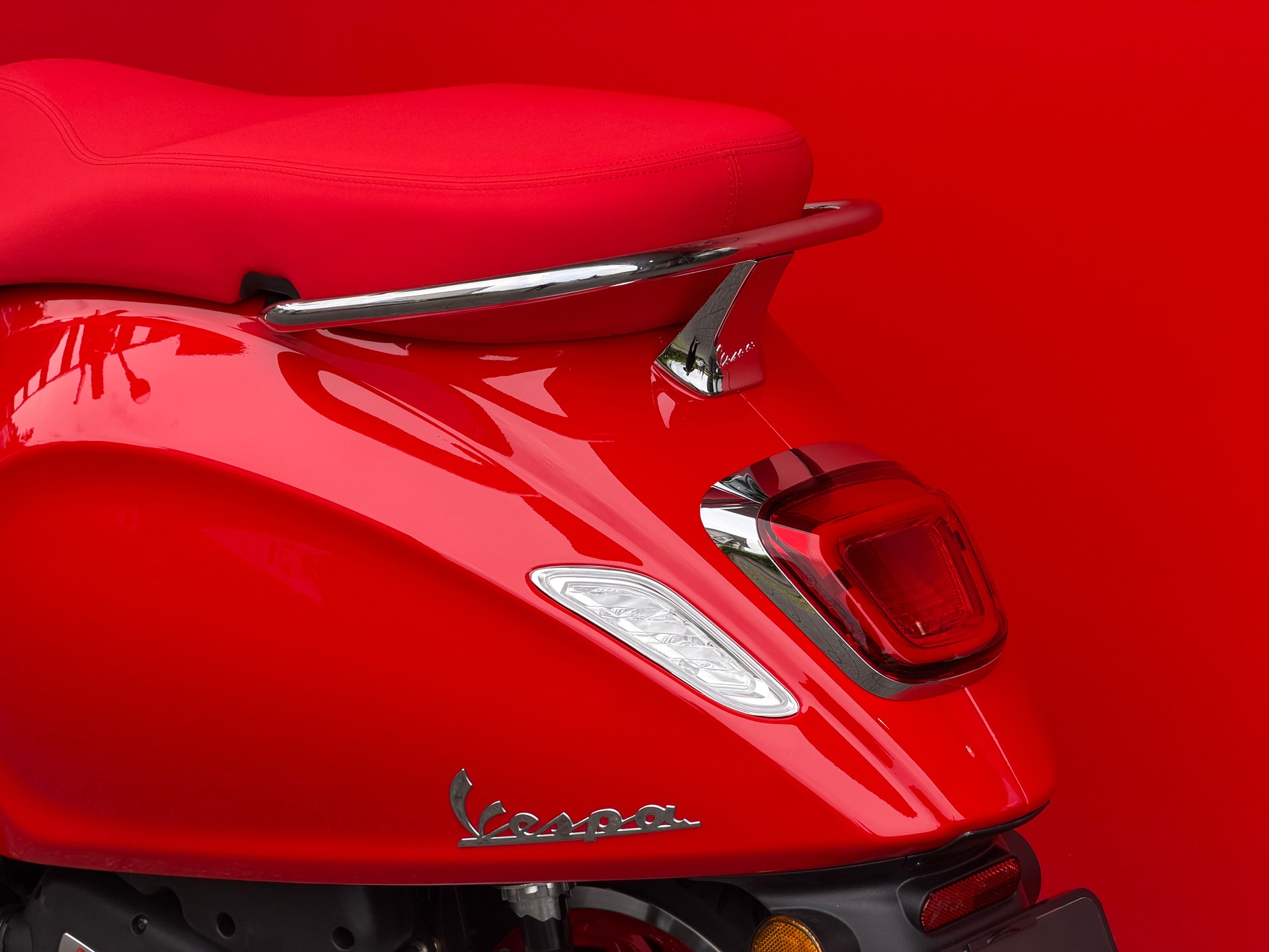 PIAGGIO Vespa 125 Primavera (RED) MY26 - 13