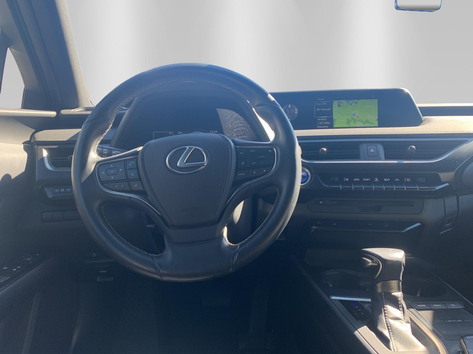LEXUS UX 250h Special Edition - 11