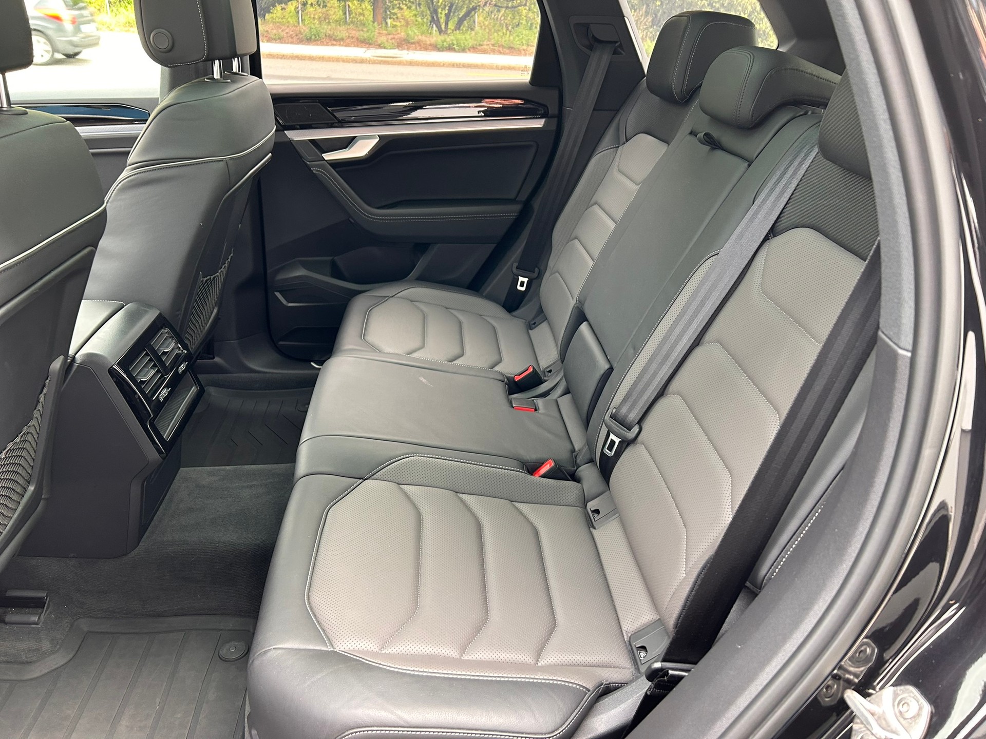 VW Touareg 3.0 TSI R-Line Tiptronic - 7