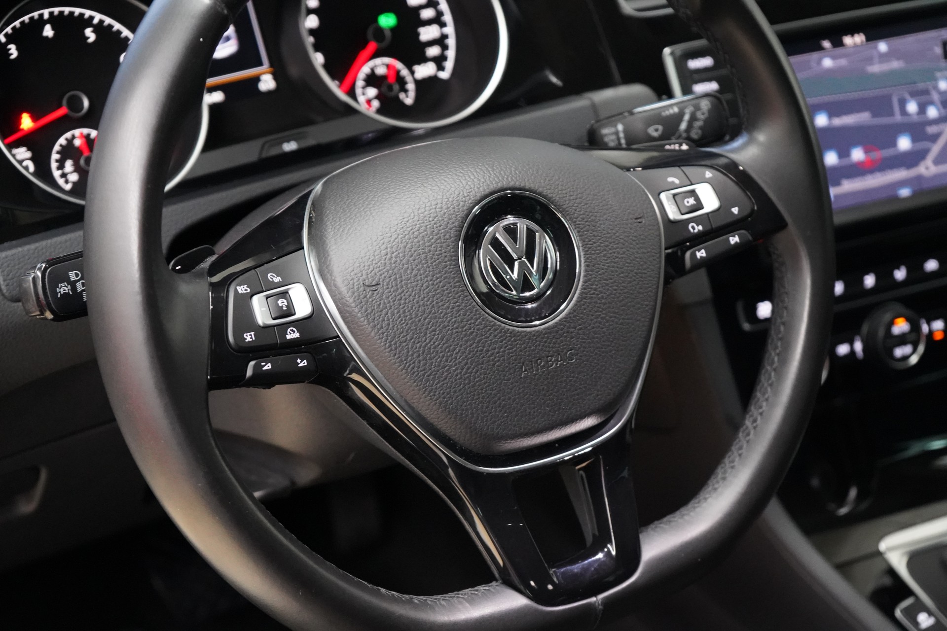 VW Golf 1.4 TSI Highline DSG - 18