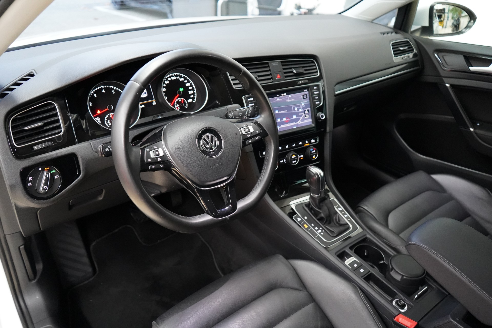 VW Golf 1.4 TSI Highline DSG - 17
