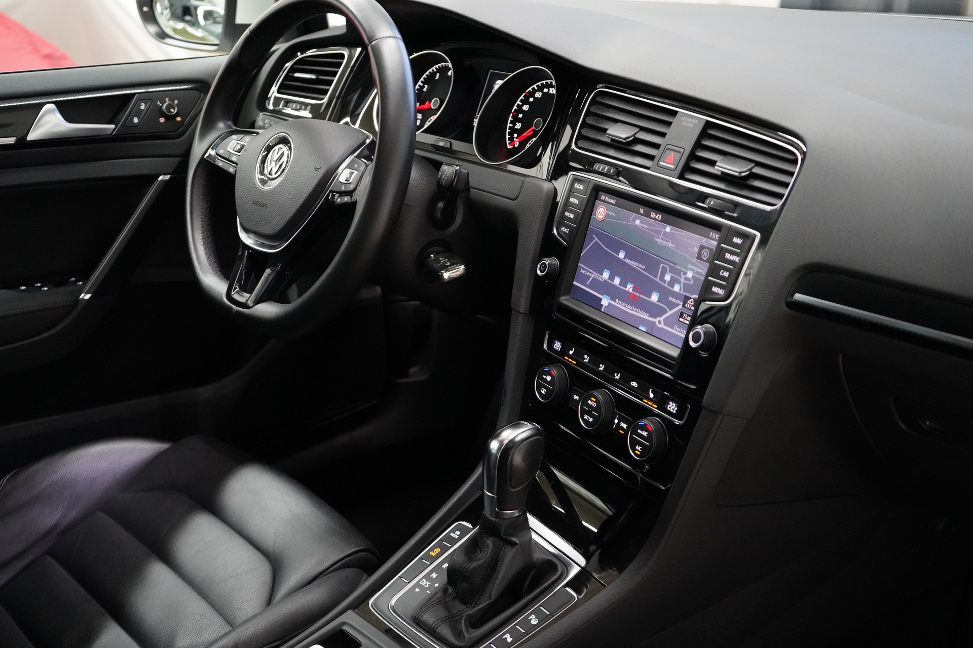 VW Golf 1.4 TSI Highline DSG - 26