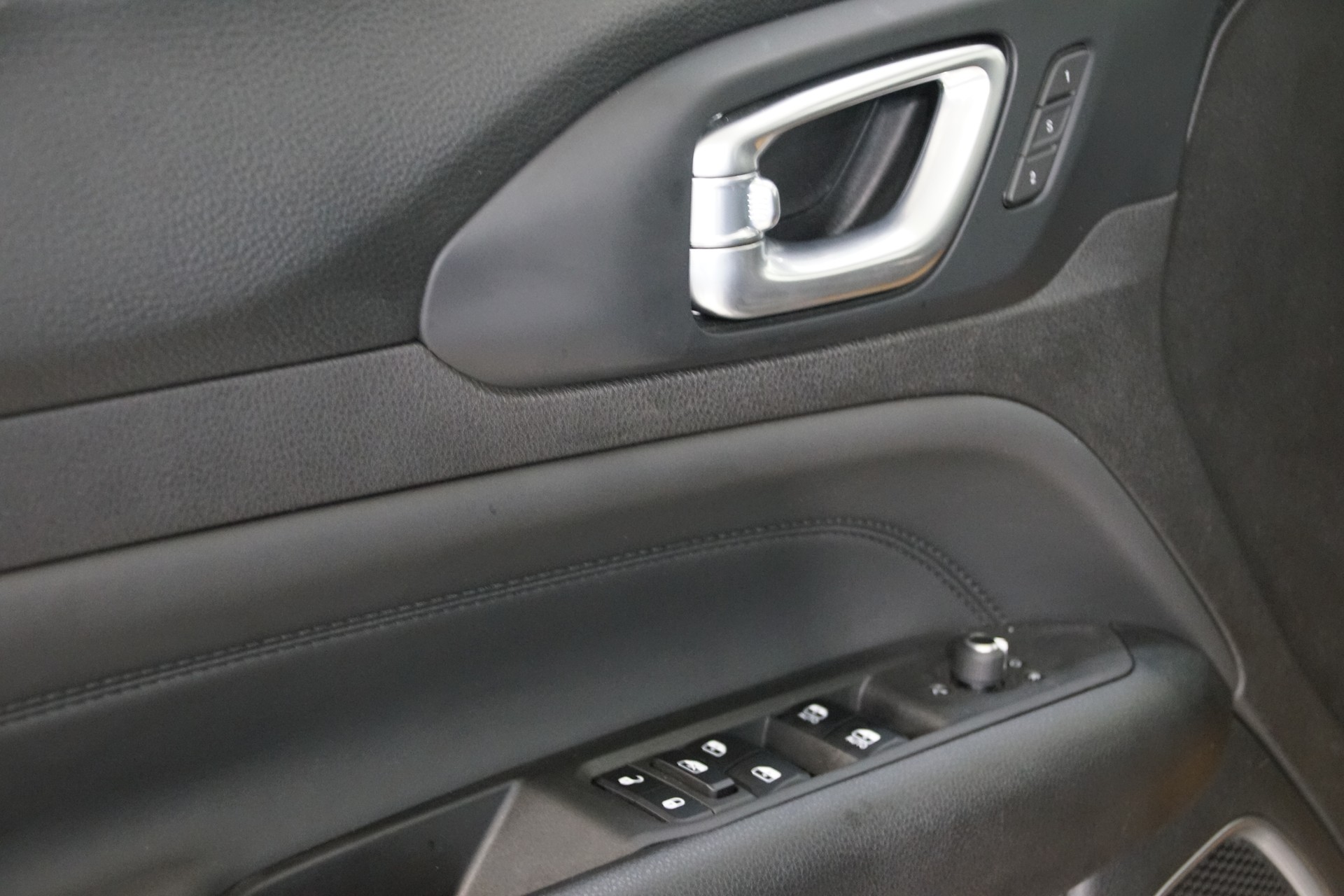 JEEP Compass 4x2 1.5 T MHEV S Summit Plus Sky BiColor Suisse - 15