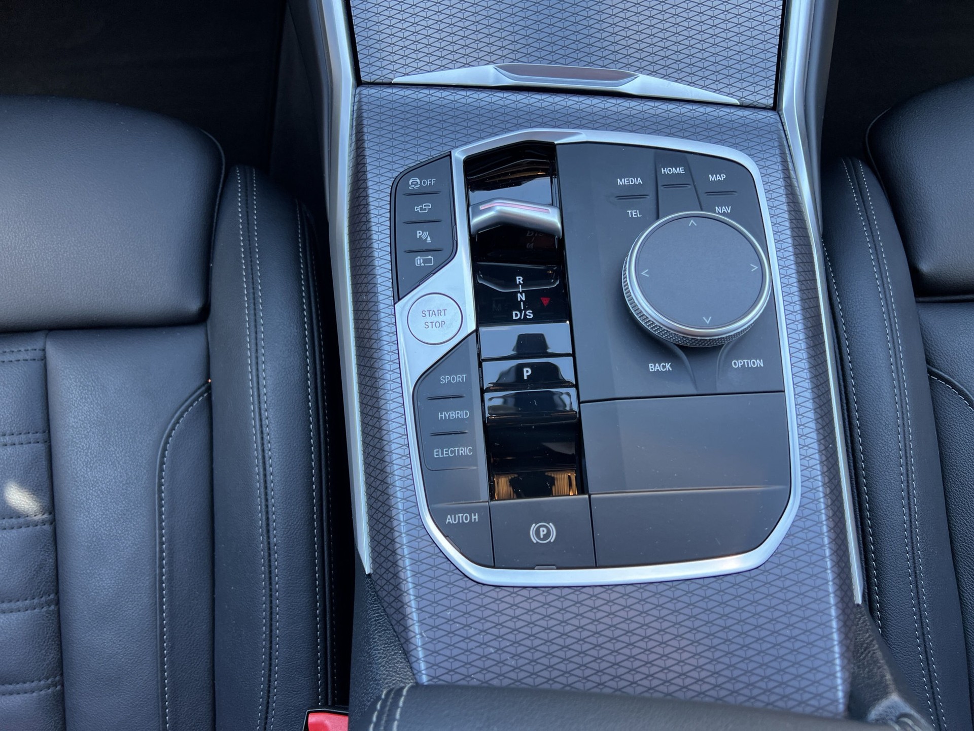 BMW 330e x DriveTouring Steptronic M Sport - 13