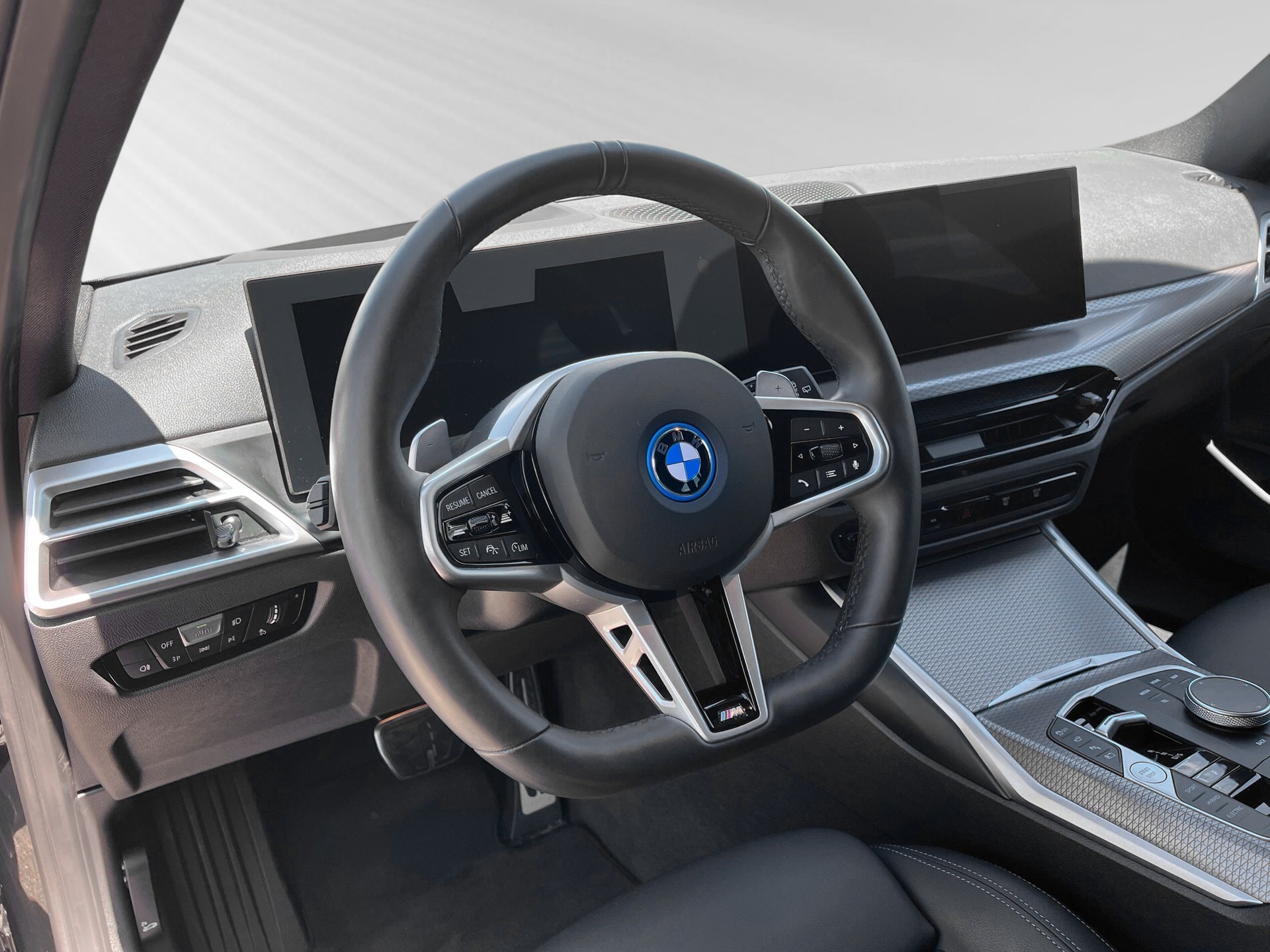 BMW 330e x DriveTouring Steptronic M Sport - 4