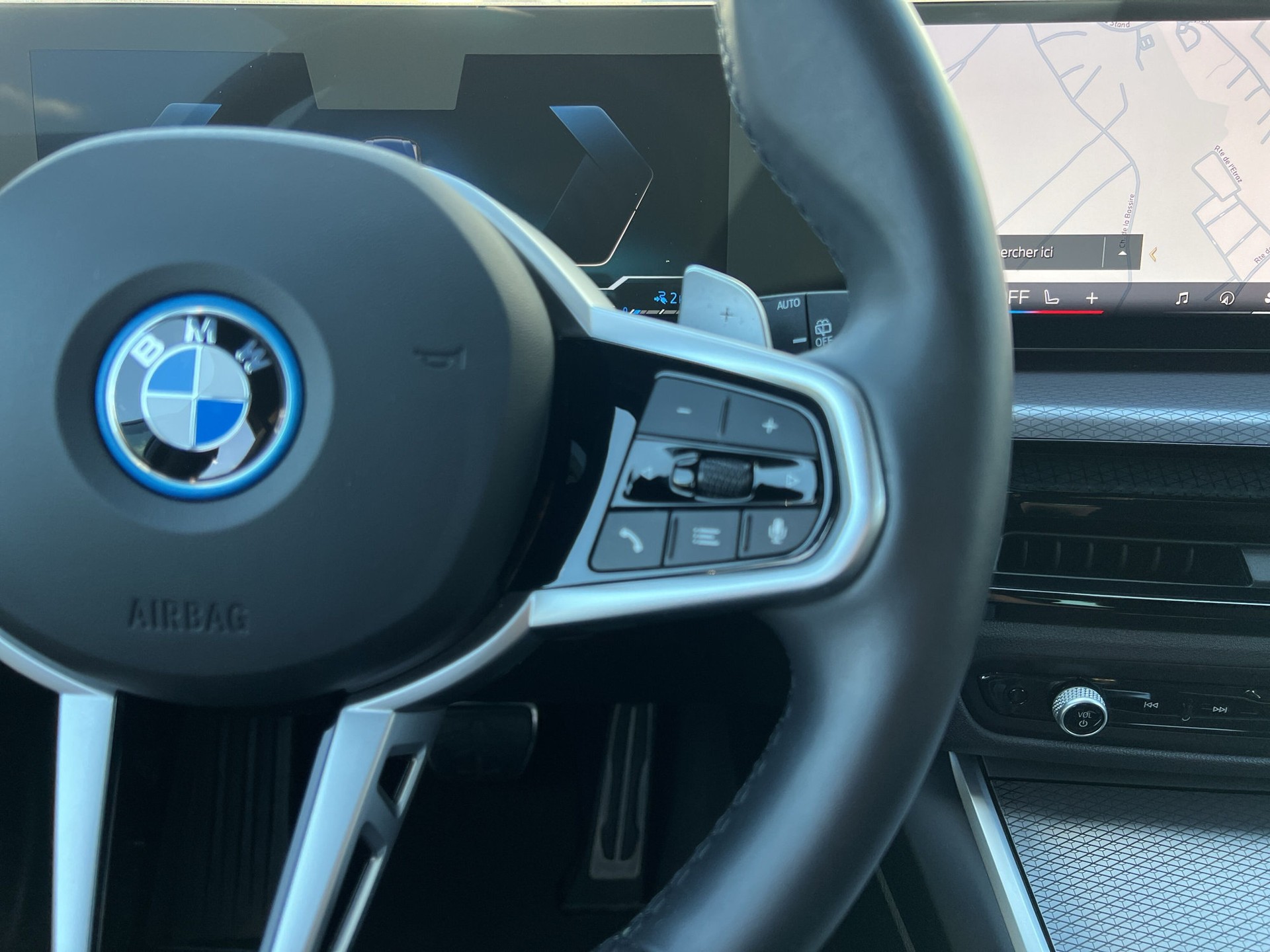 BMW 330e x DriveTouring Steptronic M Sport - 16
