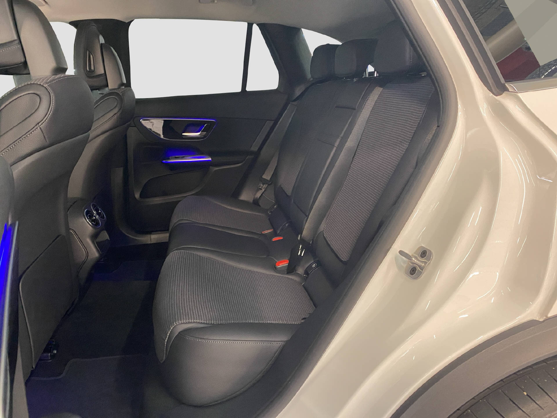 MERCEDES-BENZ GLC 300 e Avantgarde 4MATIC - 12