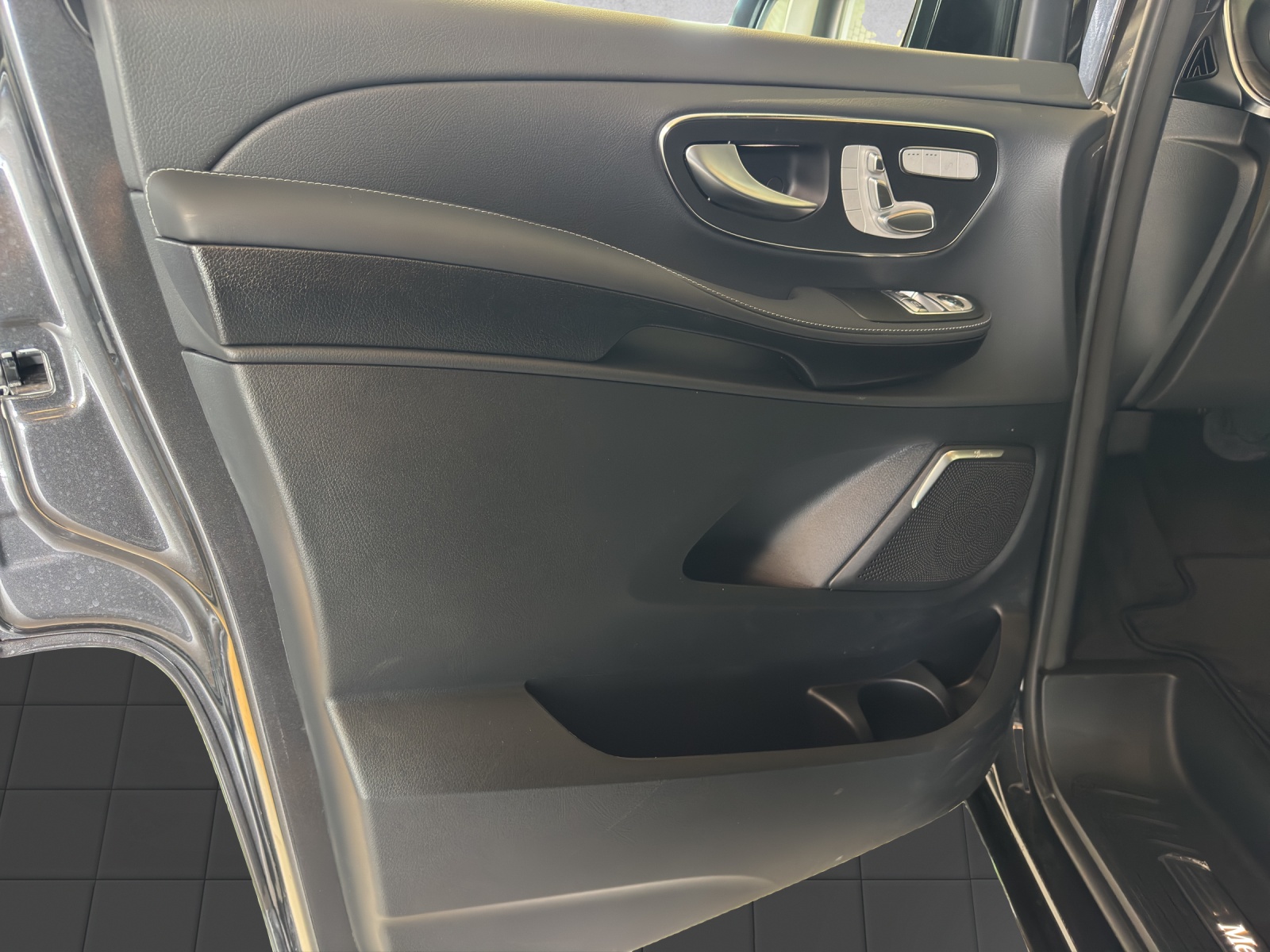 MERCEDES-BENZ V-Klasse V447 Van V 300 d Exclusive lang Swiss Edition - 15