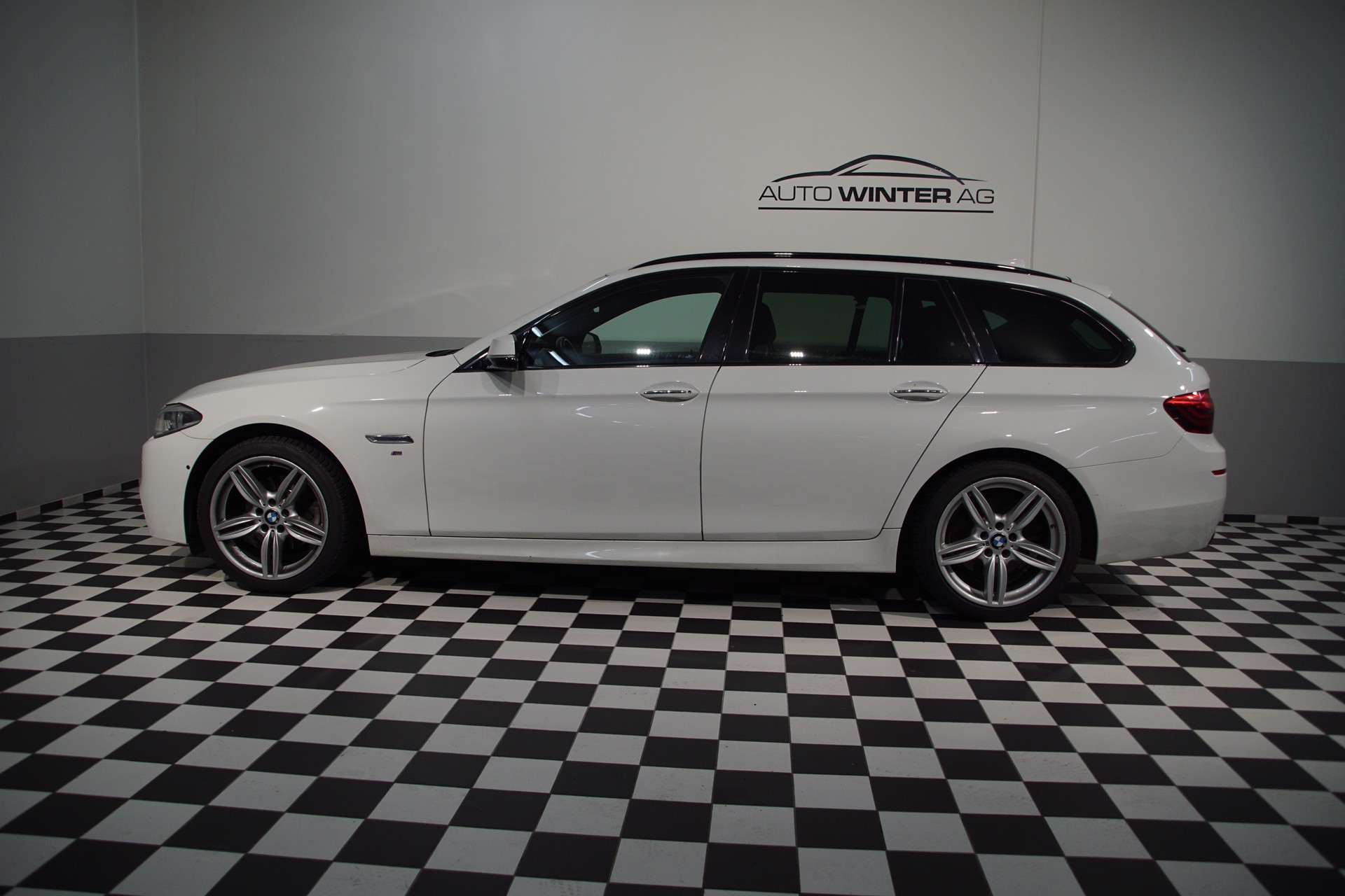 BMW 520d Touring xDrive Steptronic - 8