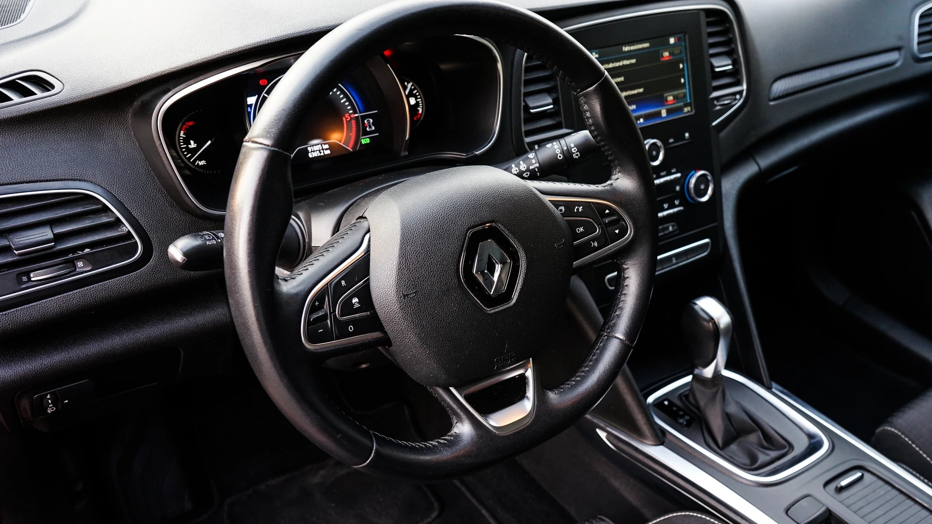 RENAULT Mégane Grandtour 1.5 dCi Business EDC - 9
