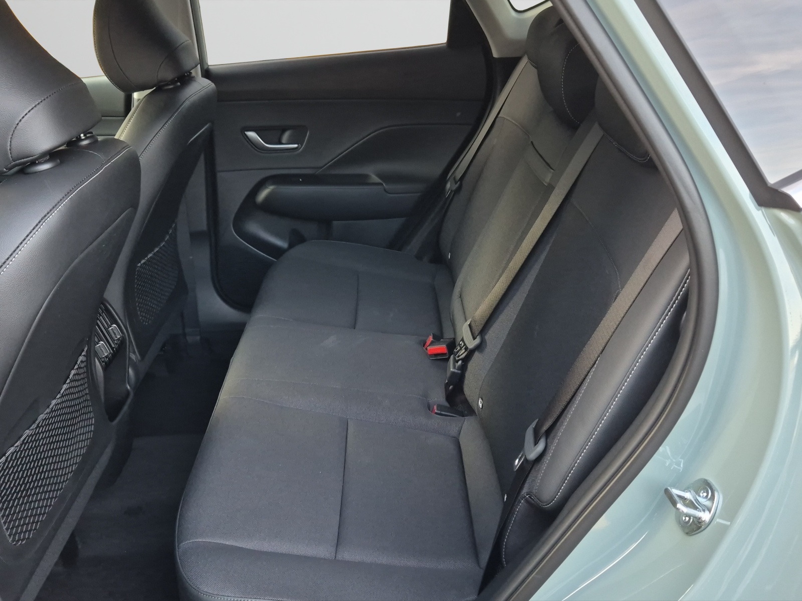 HYUNDAI Kona 1.6 GDi HEV Amplia DCT - 12