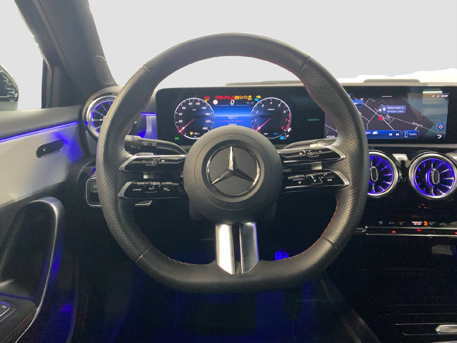 MERCEDES-BENZ A 200 AMG Line - 9