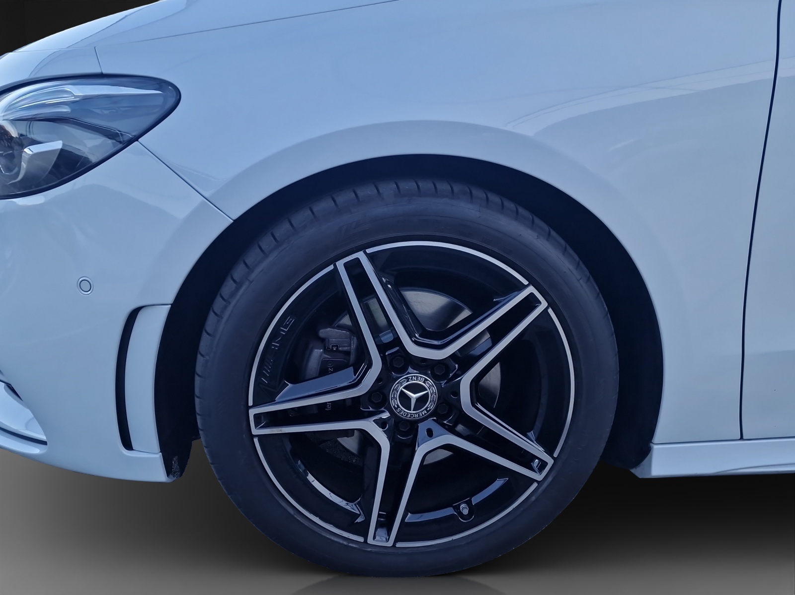 MERCEDES-BENZ B 200 AMG Line - 8