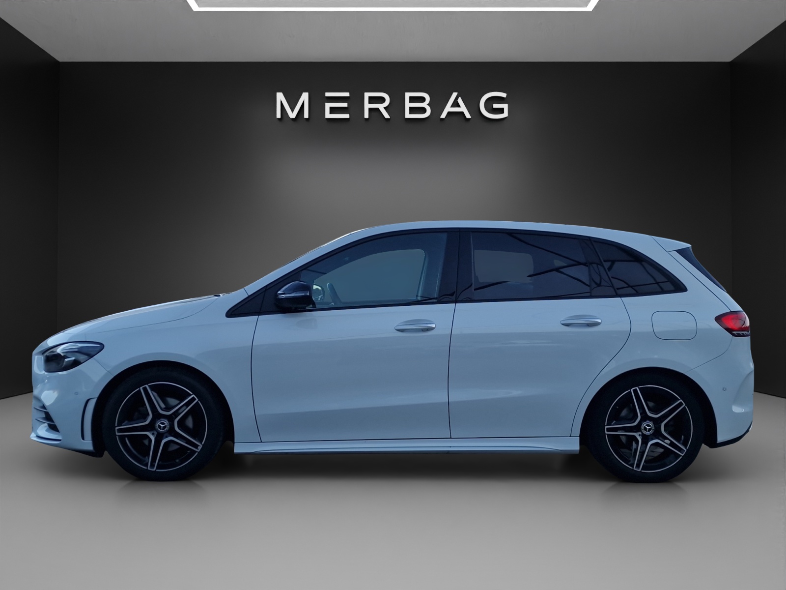 MERCEDES-BENZ B 200 AMG Line - 2