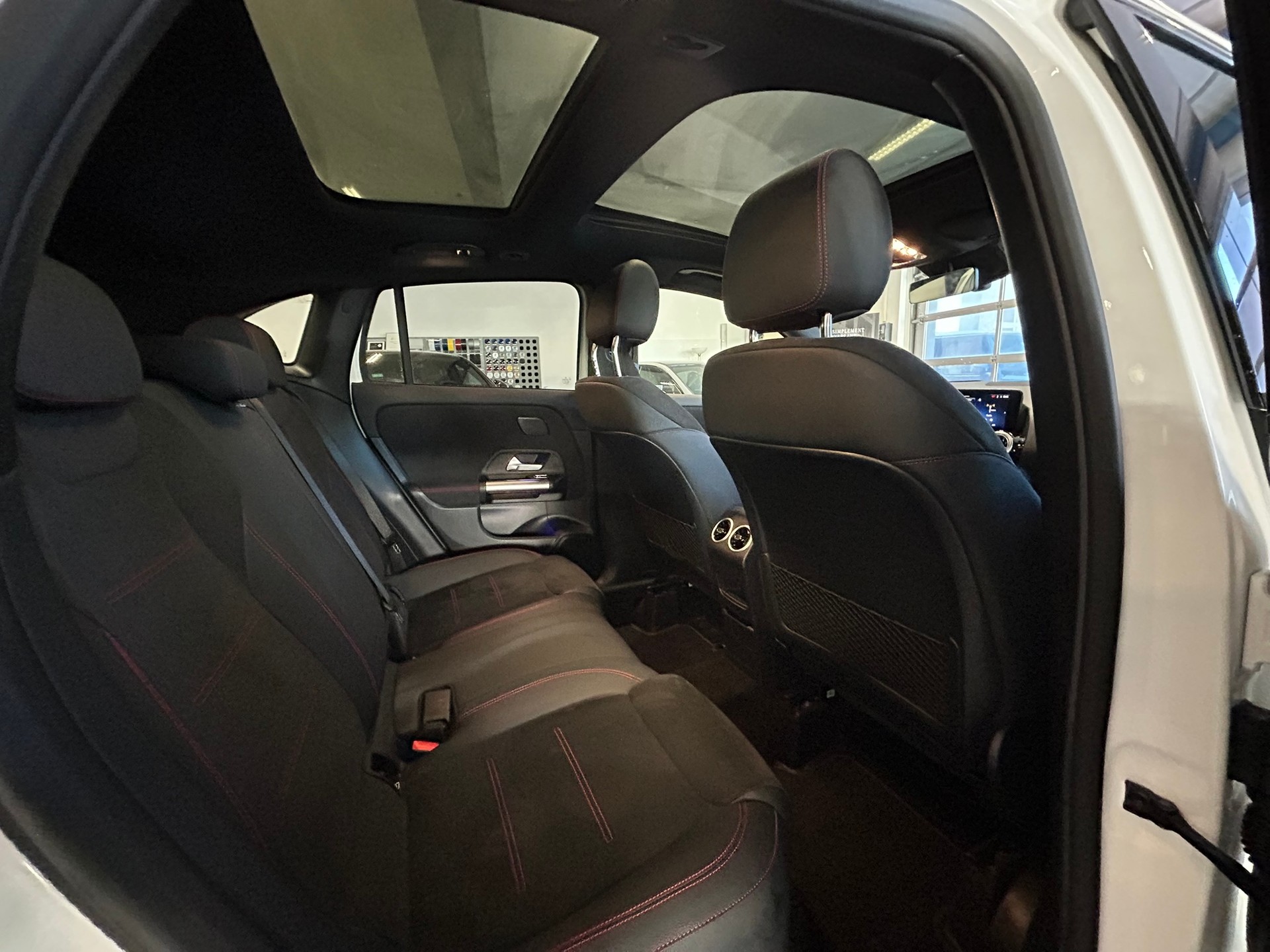 MERCEDES-BENZ GLA 220 4Matic 8G-DCT - 11