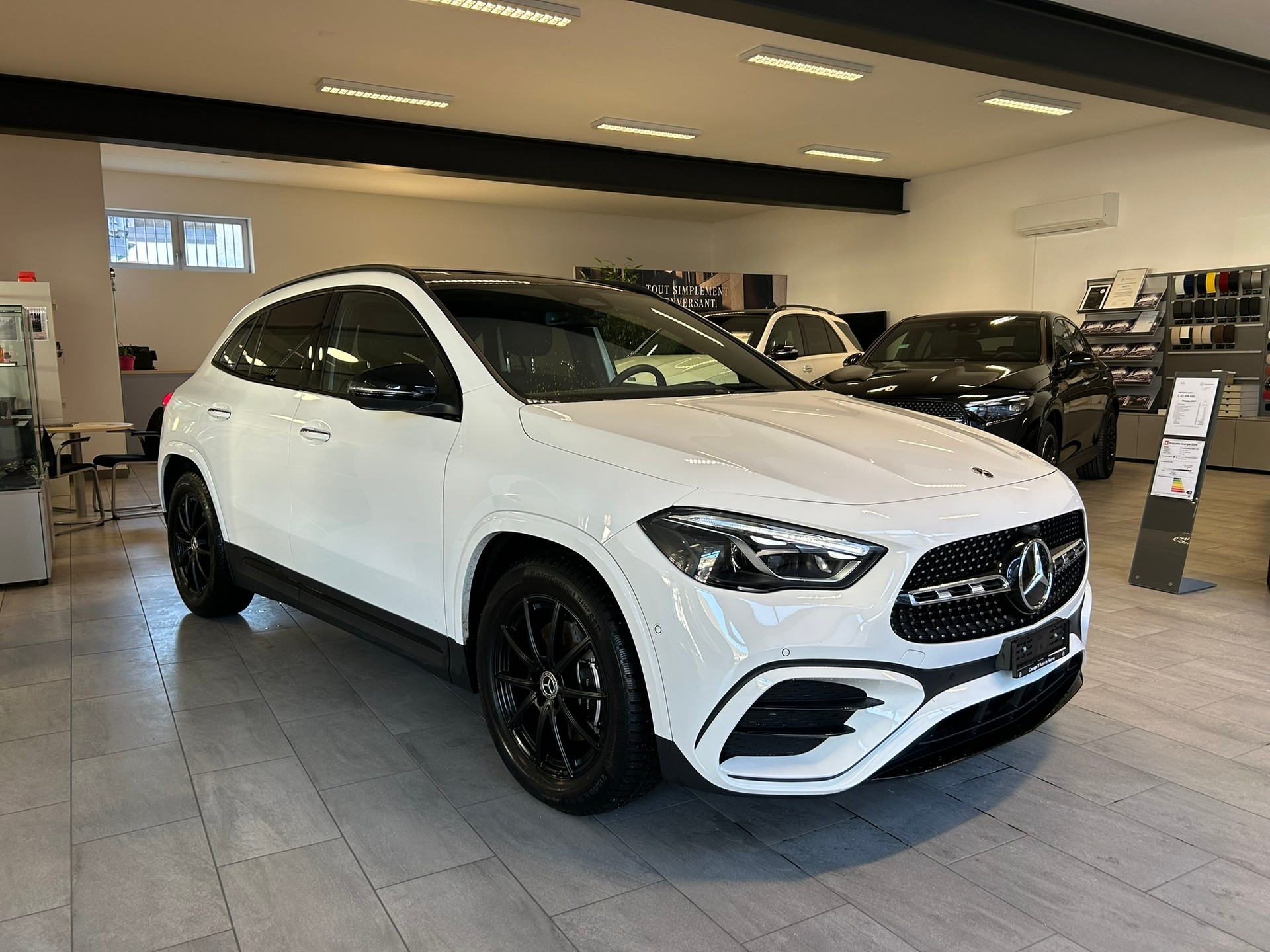 MERCEDES-BENZ GLA 220 4Matic 8G-DCT - 3