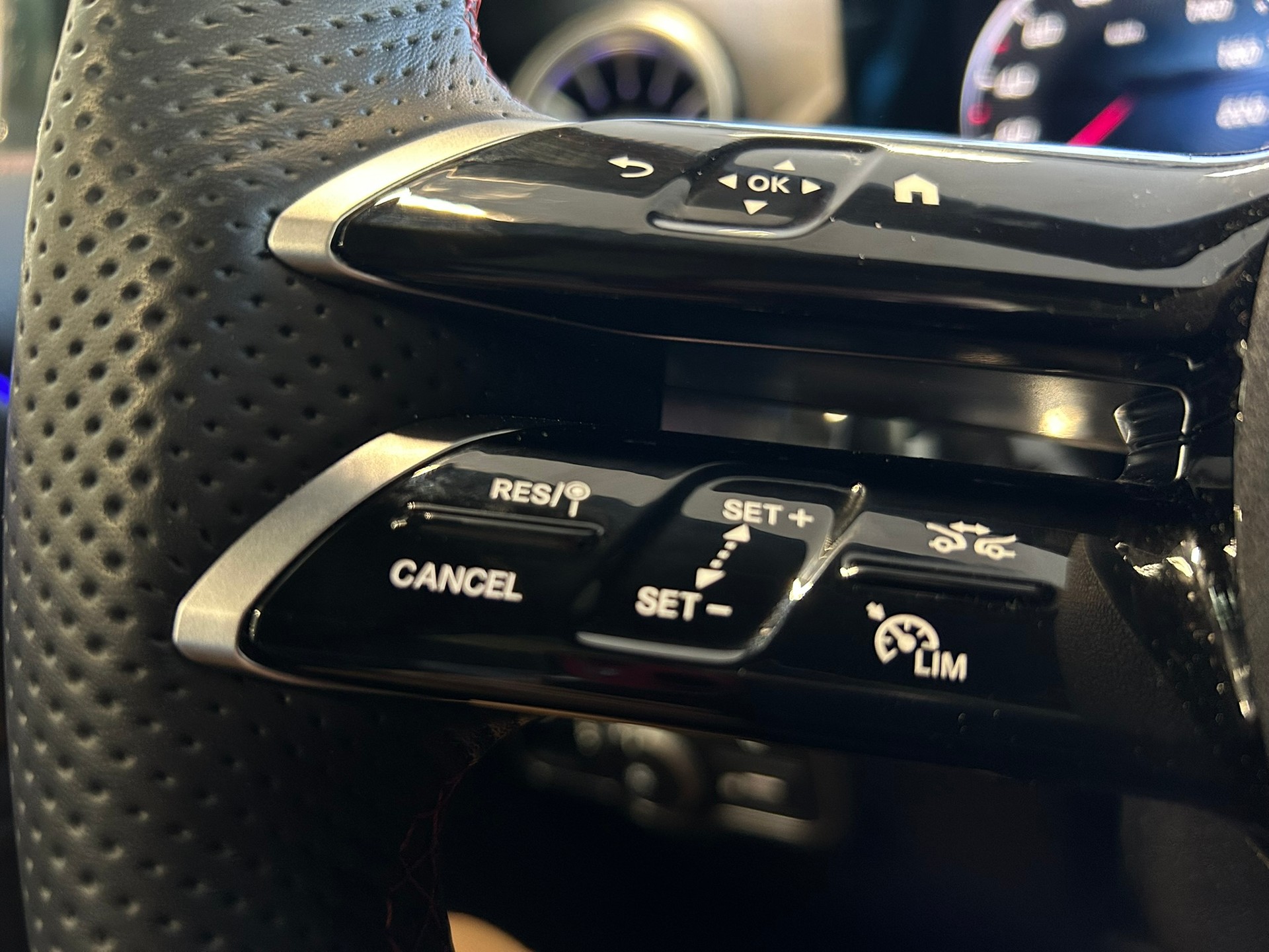 MERCEDES-BENZ GLA 220 4Matic 8G-DCT - 18