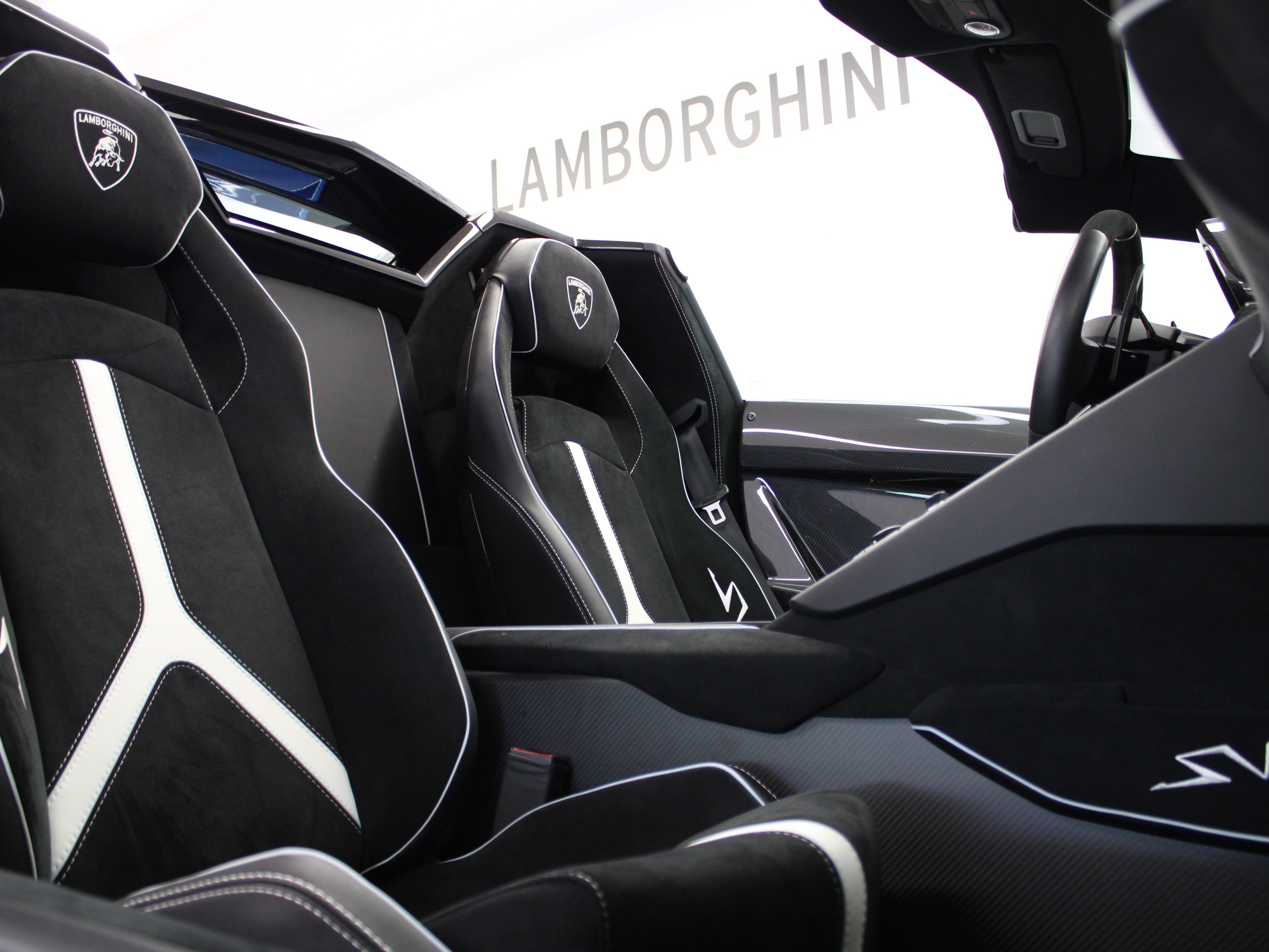 Aventador LP750-4 Superveloce Roadster E-Gear thumbnail n°8