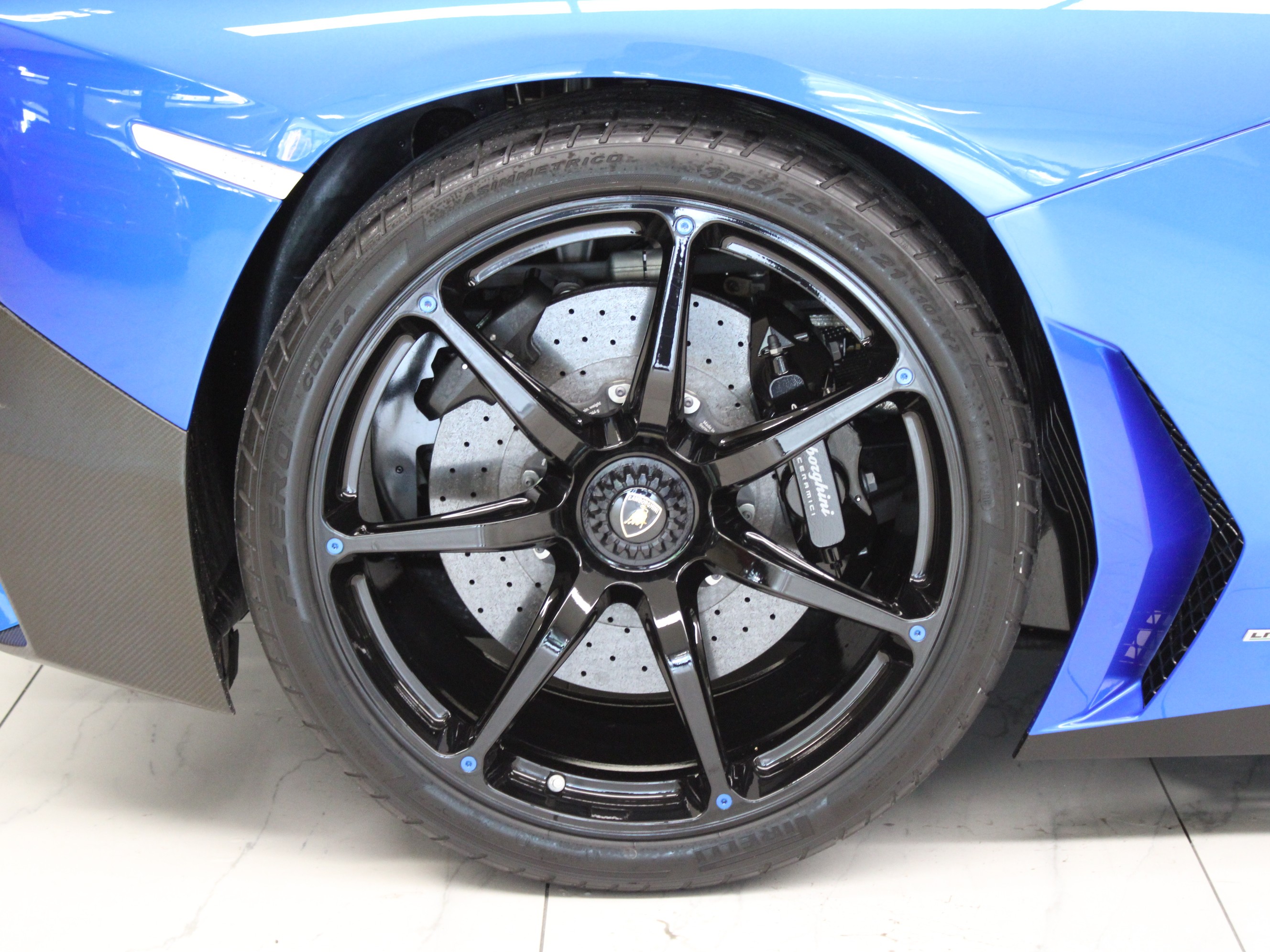 Aventador LP750-4 Superveloce Roadster E-Gear thumbnail n°5