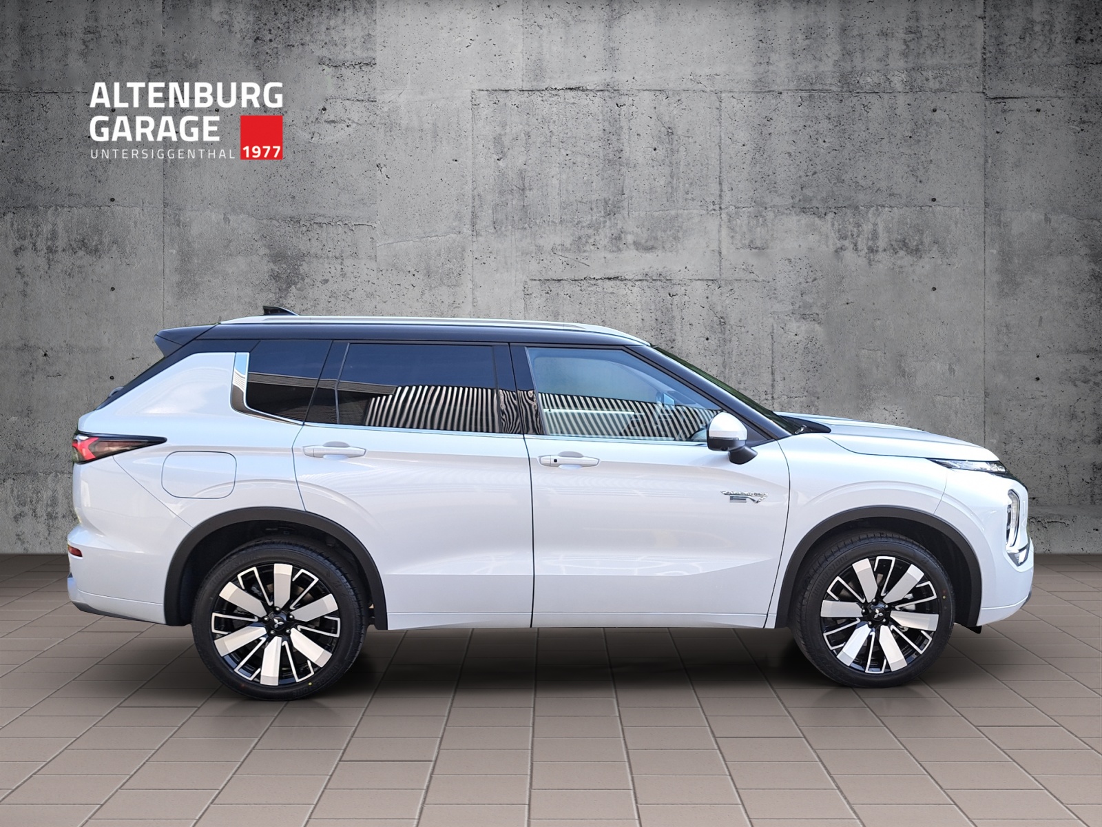 MITSUBISHI Outlander 2.4 PHEV Instyle 4x4-5