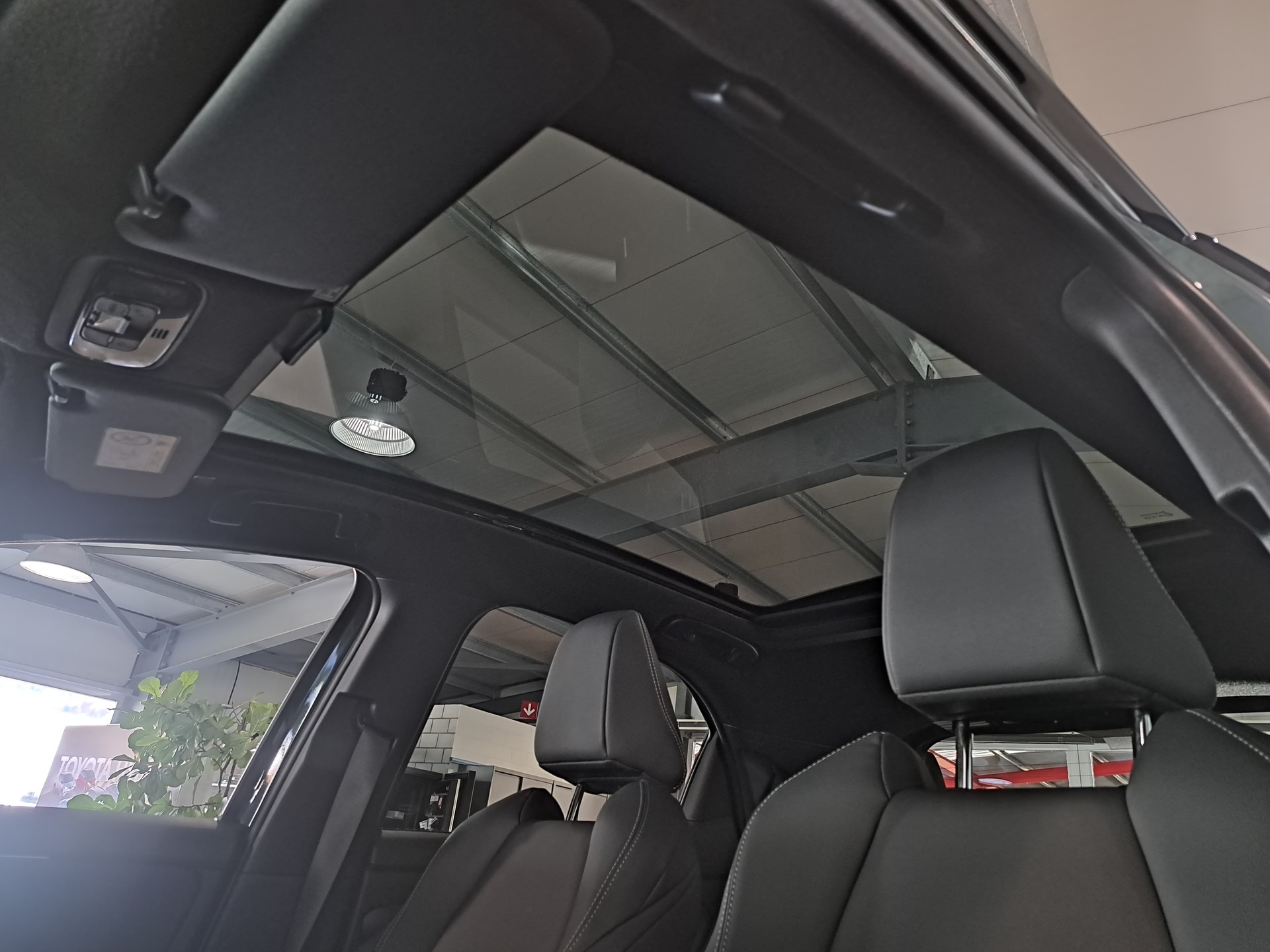 TOYOTA Yaris 1.5 Premium e-CVT - 15