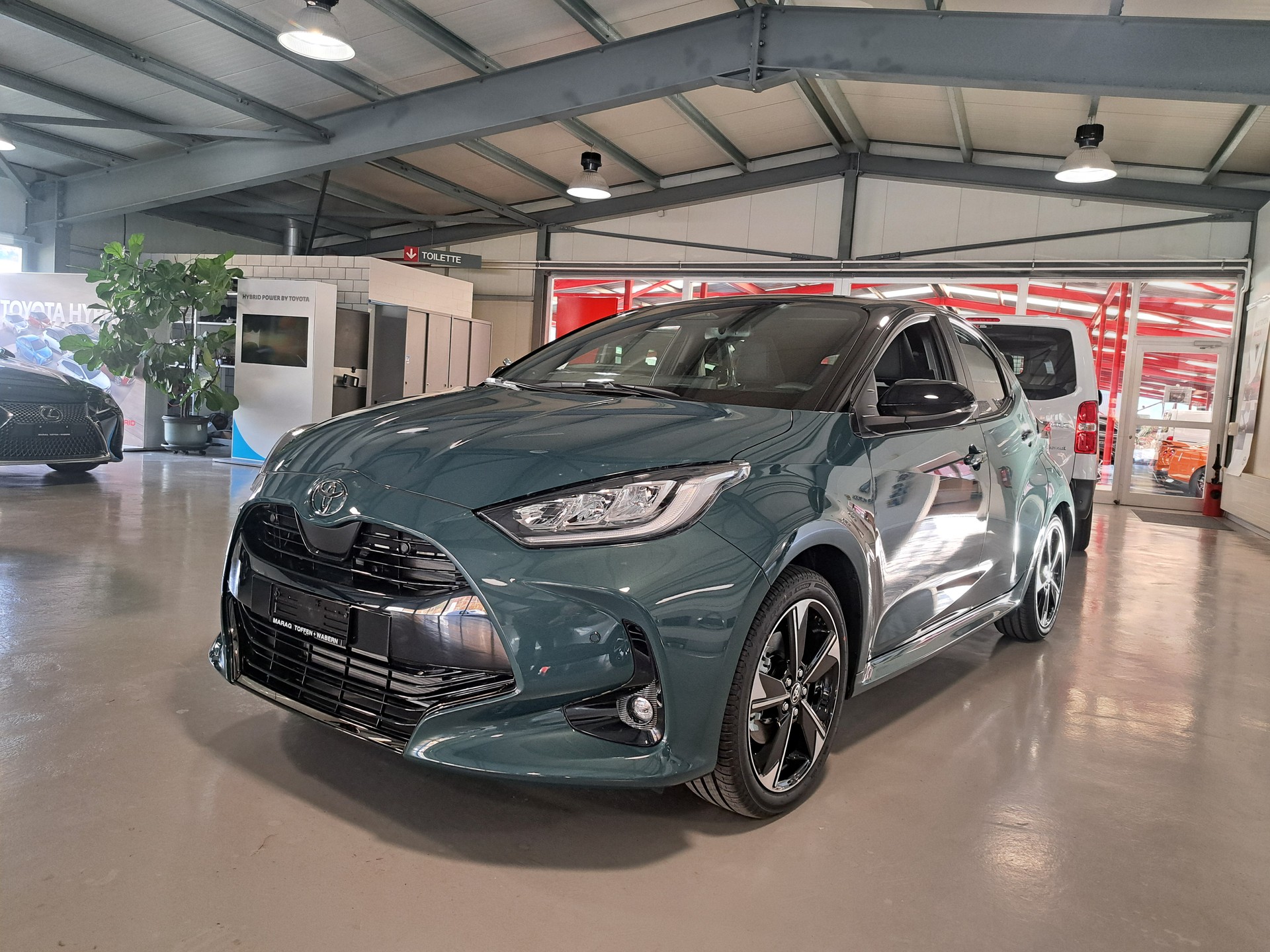 TOYOTA Yaris 1.5 Premium e-CVT