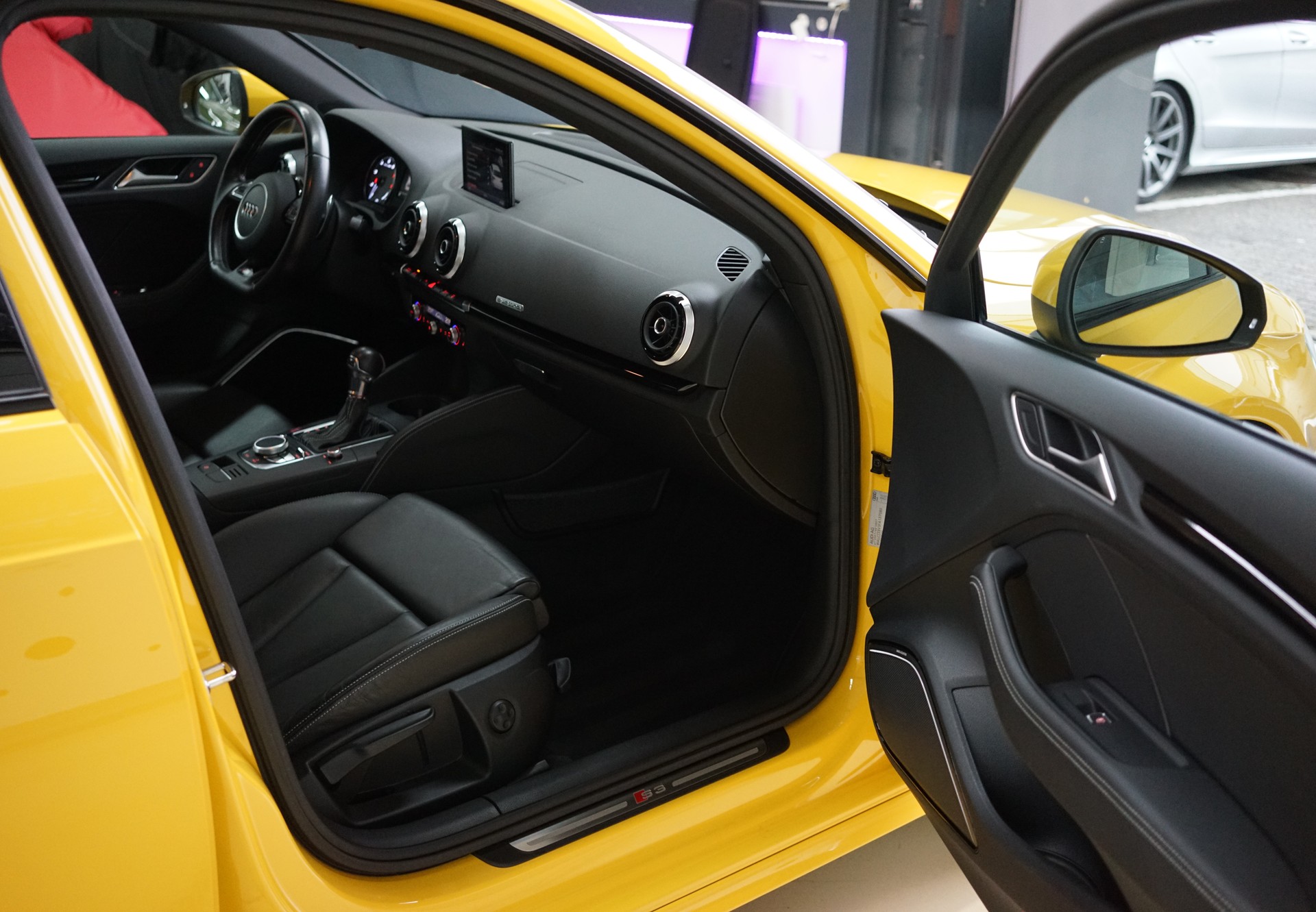 AUDI S3 Sportback 2.0 TFSI quattro S-tronic / O.CT S370 - 26