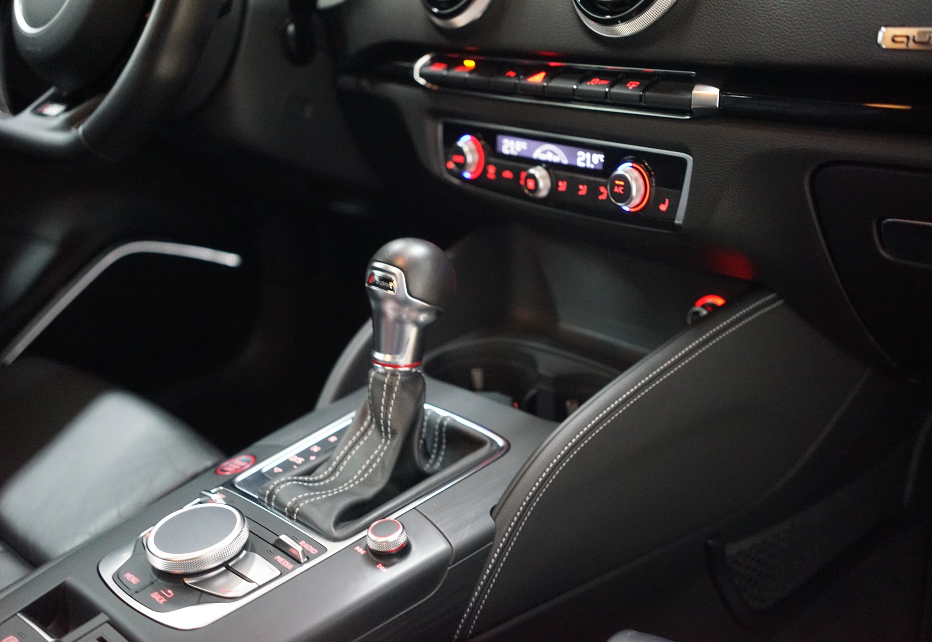 AUDI S3 Sportback 2.0 TFSI quattro S-tronic / O.CT S370 - 29