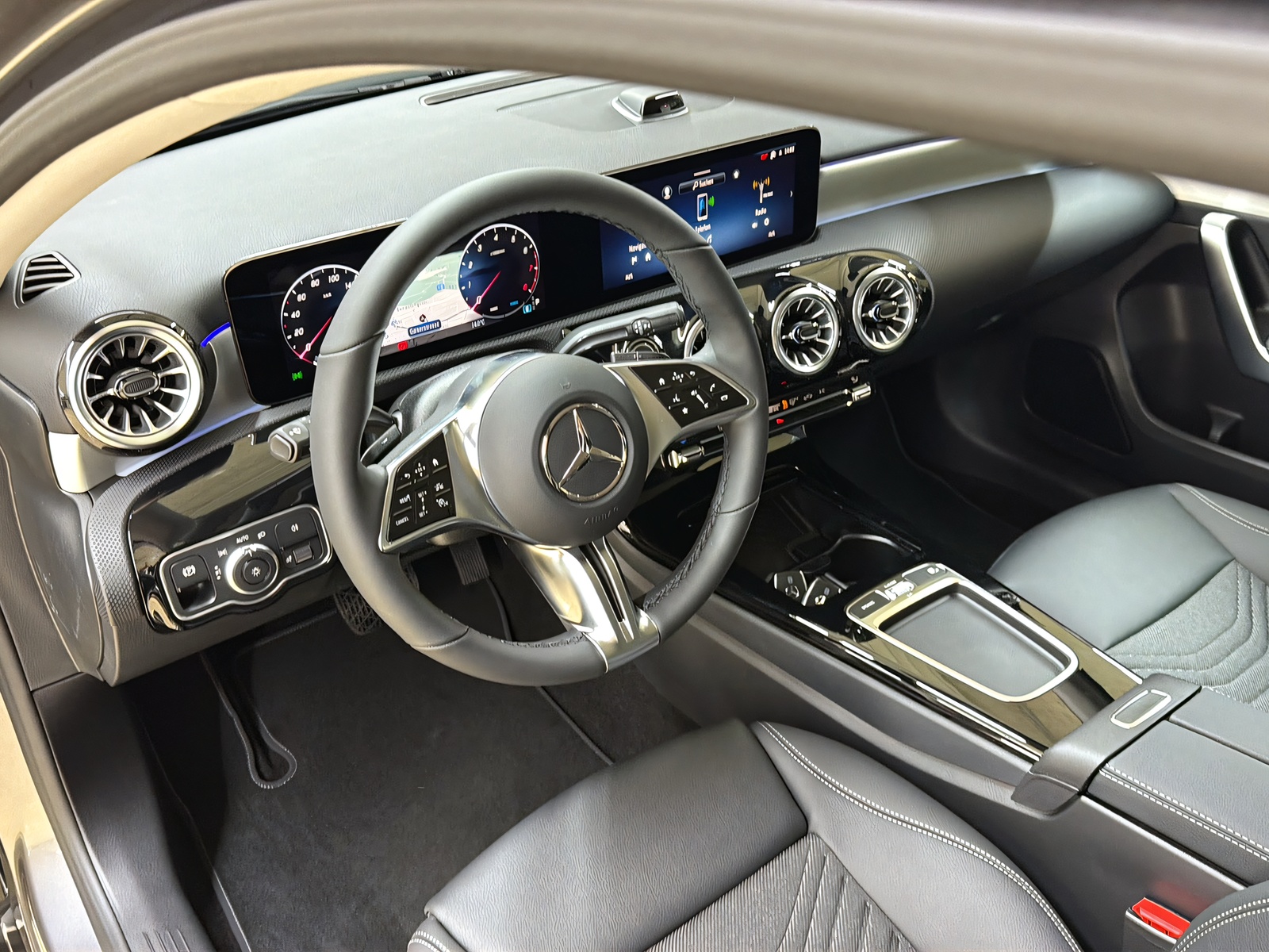 MERCEDES-BENZ A 220 4Matic - 10