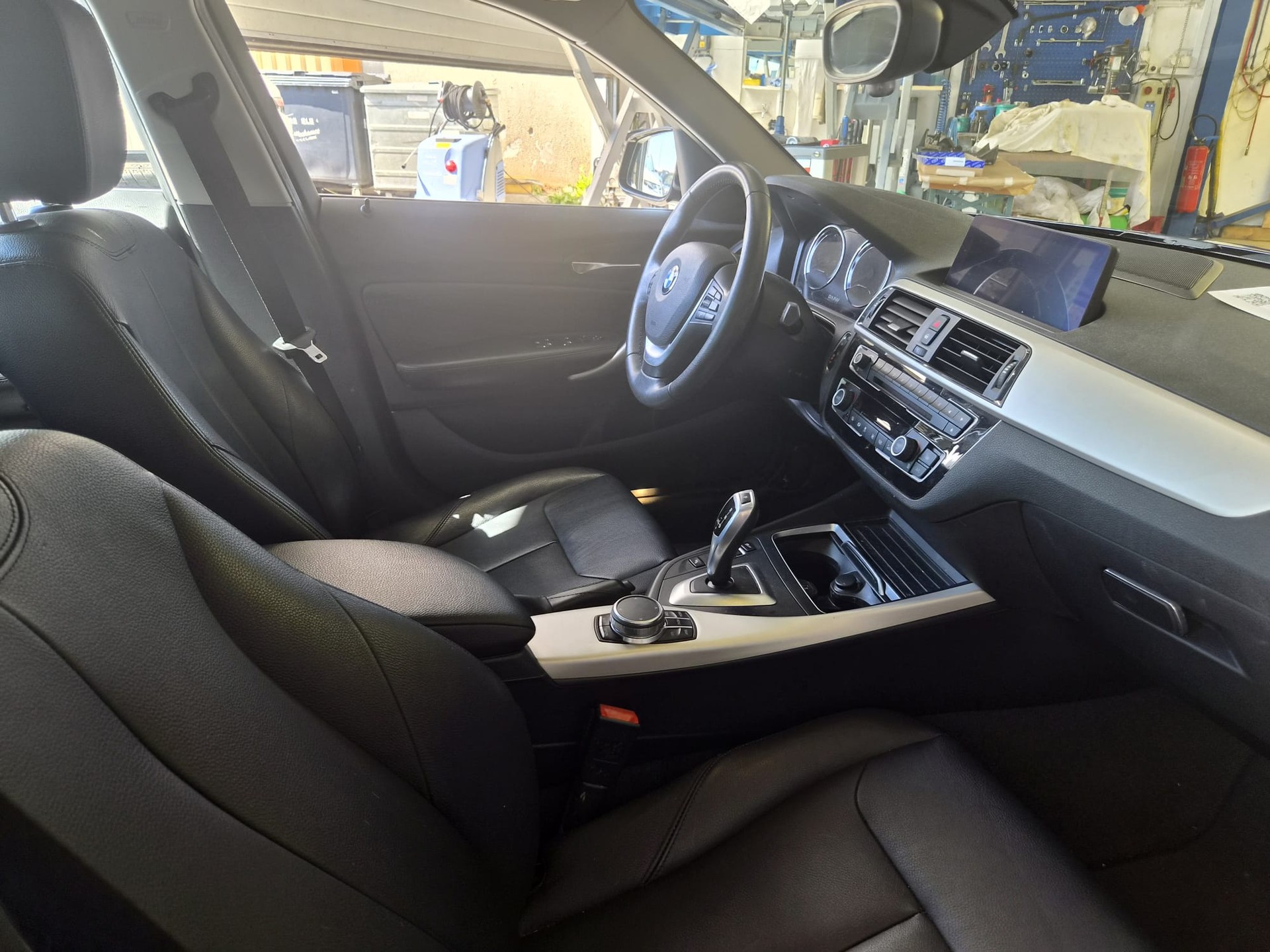 BMW 118i Essential Edition Steptronic - 2
