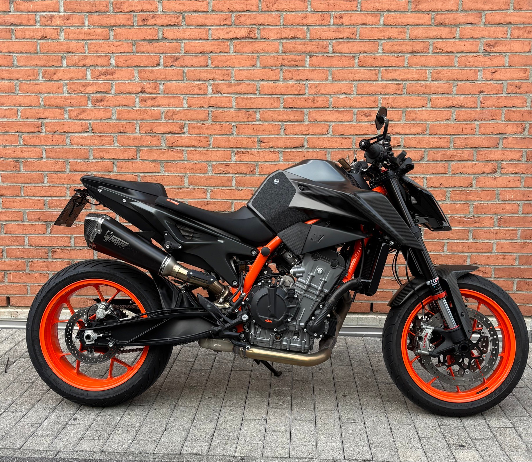 KTM 890 Duke R