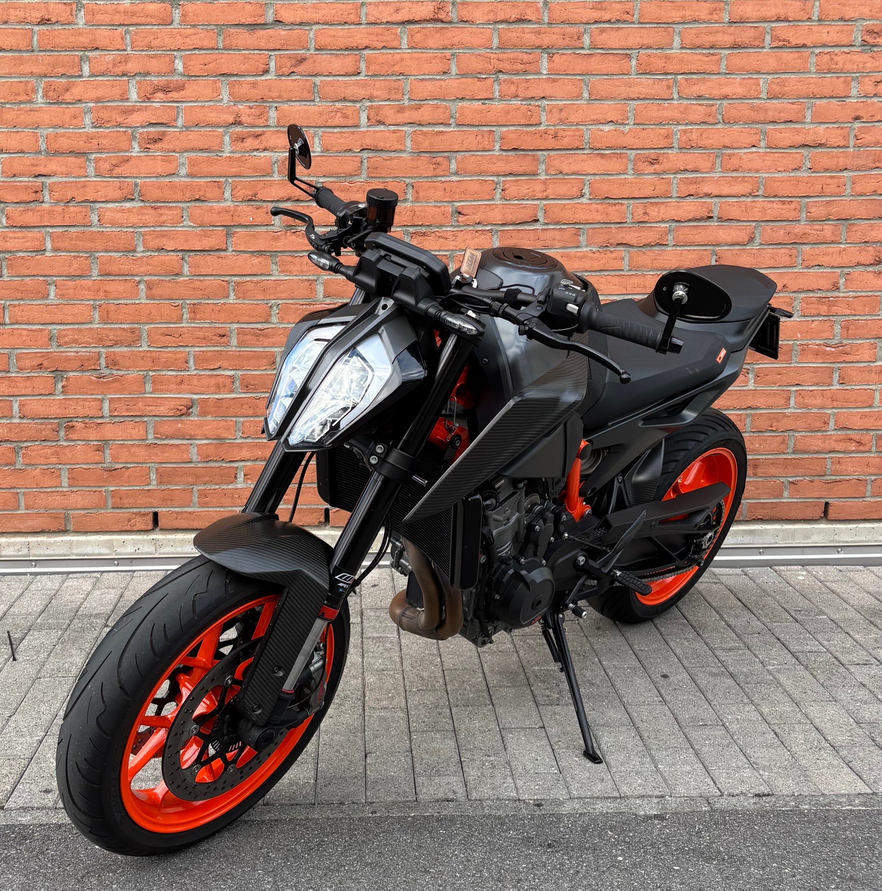 KTM 890 Duke R - 4