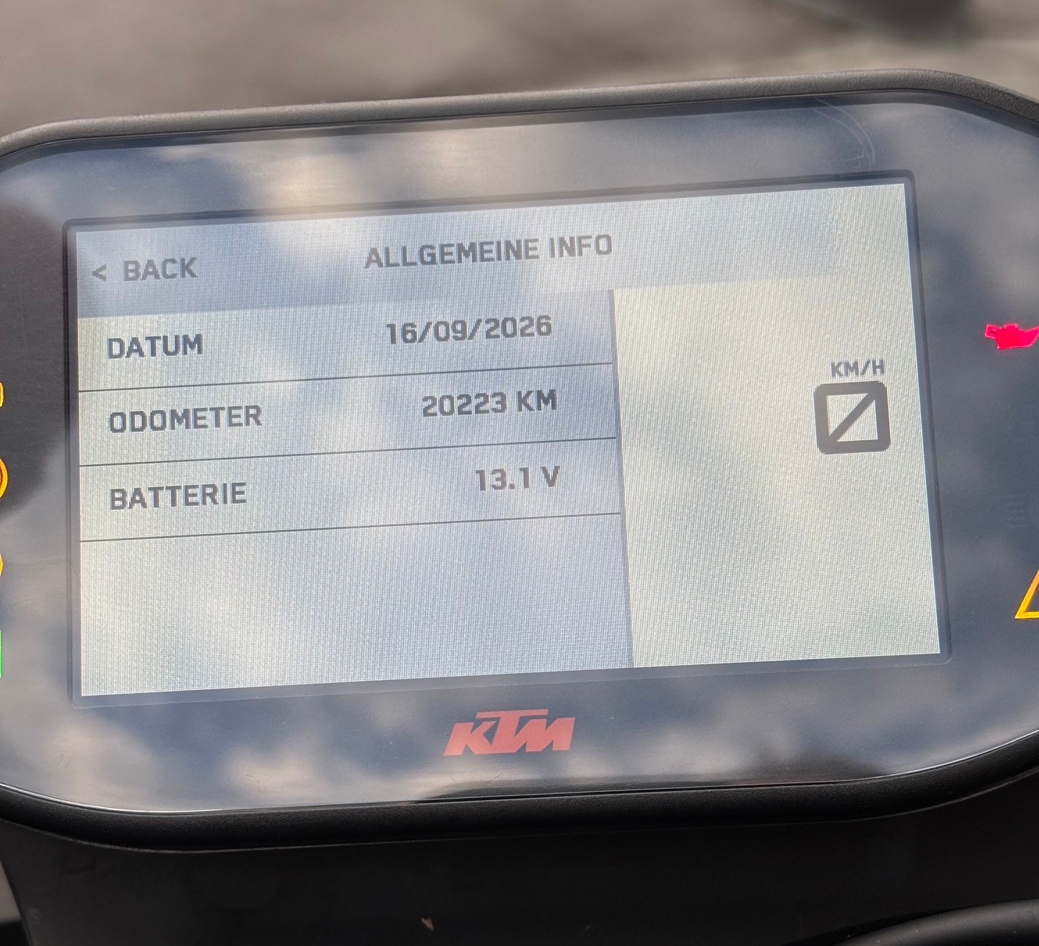 KTM 890 Duke R - 6