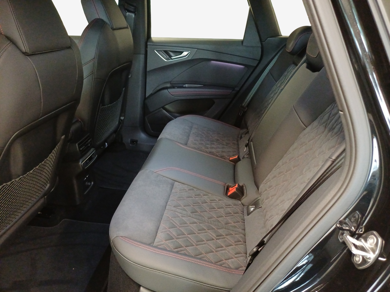 AUDI Q4 e-tron 45 quattro - 12