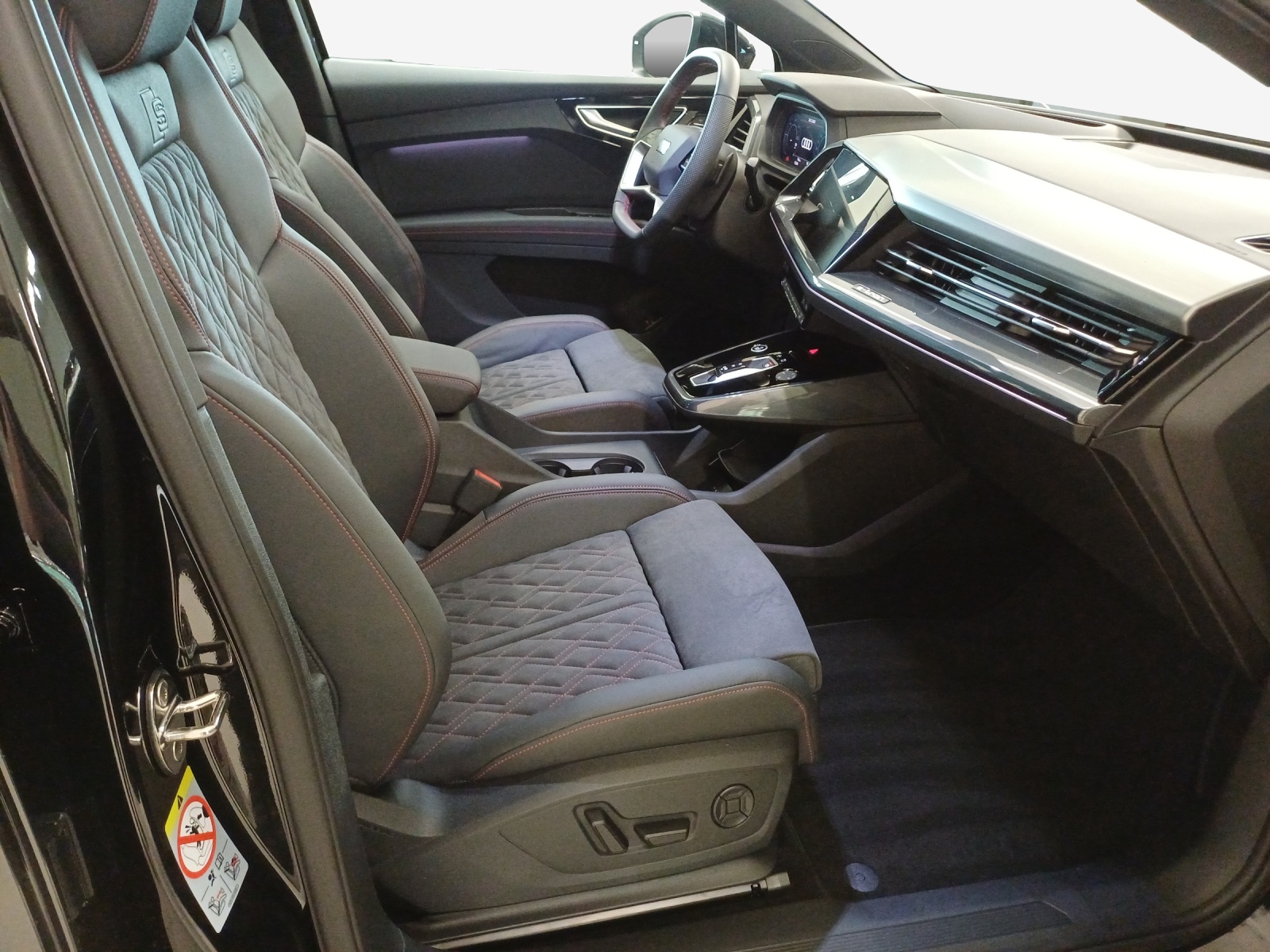 AUDI Q4 e-tron 45 quattro - 16