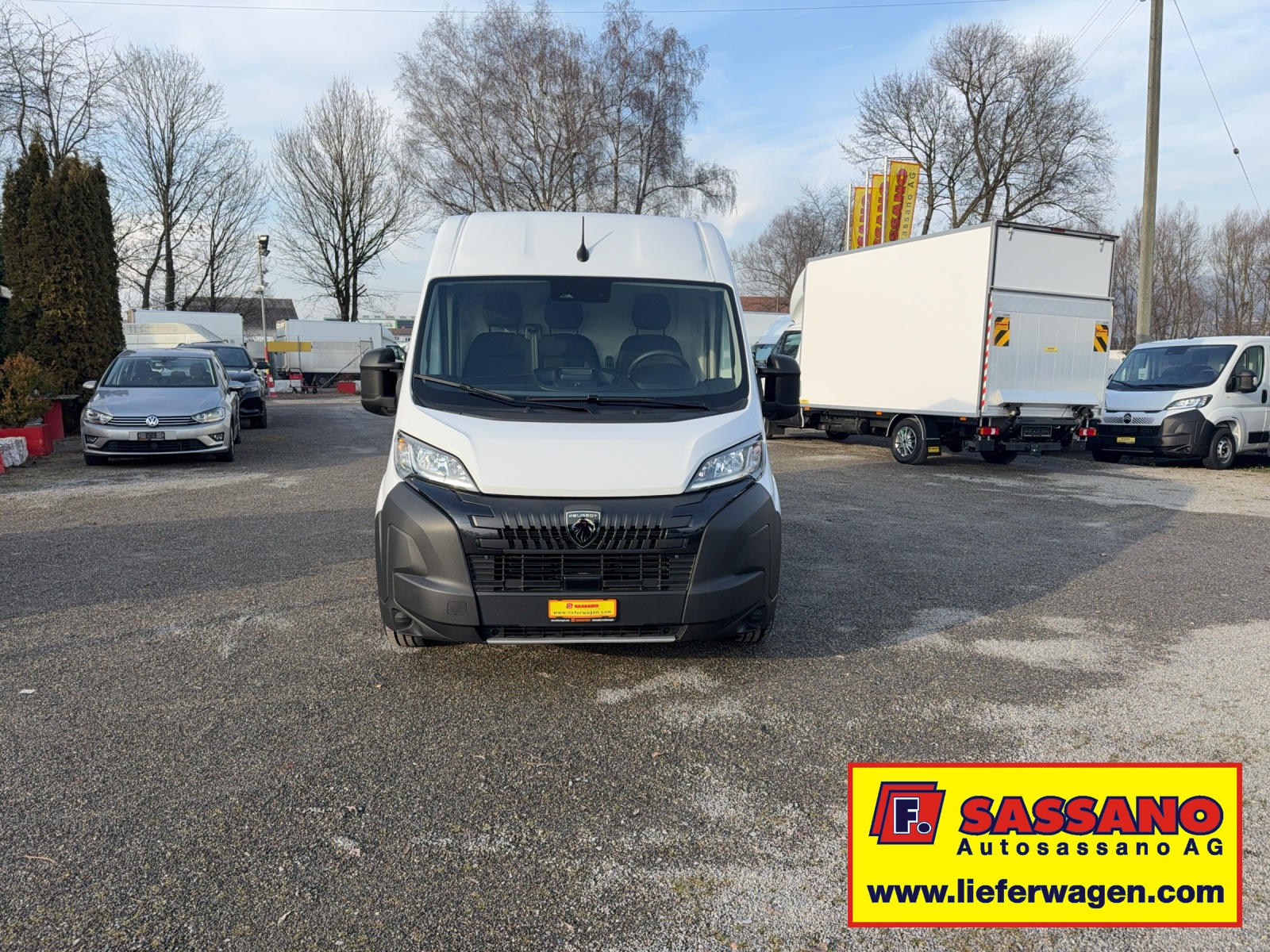 PEUGEOT Boxer 335 2.2 BlueHDI 140 L3H2 neues Interieur