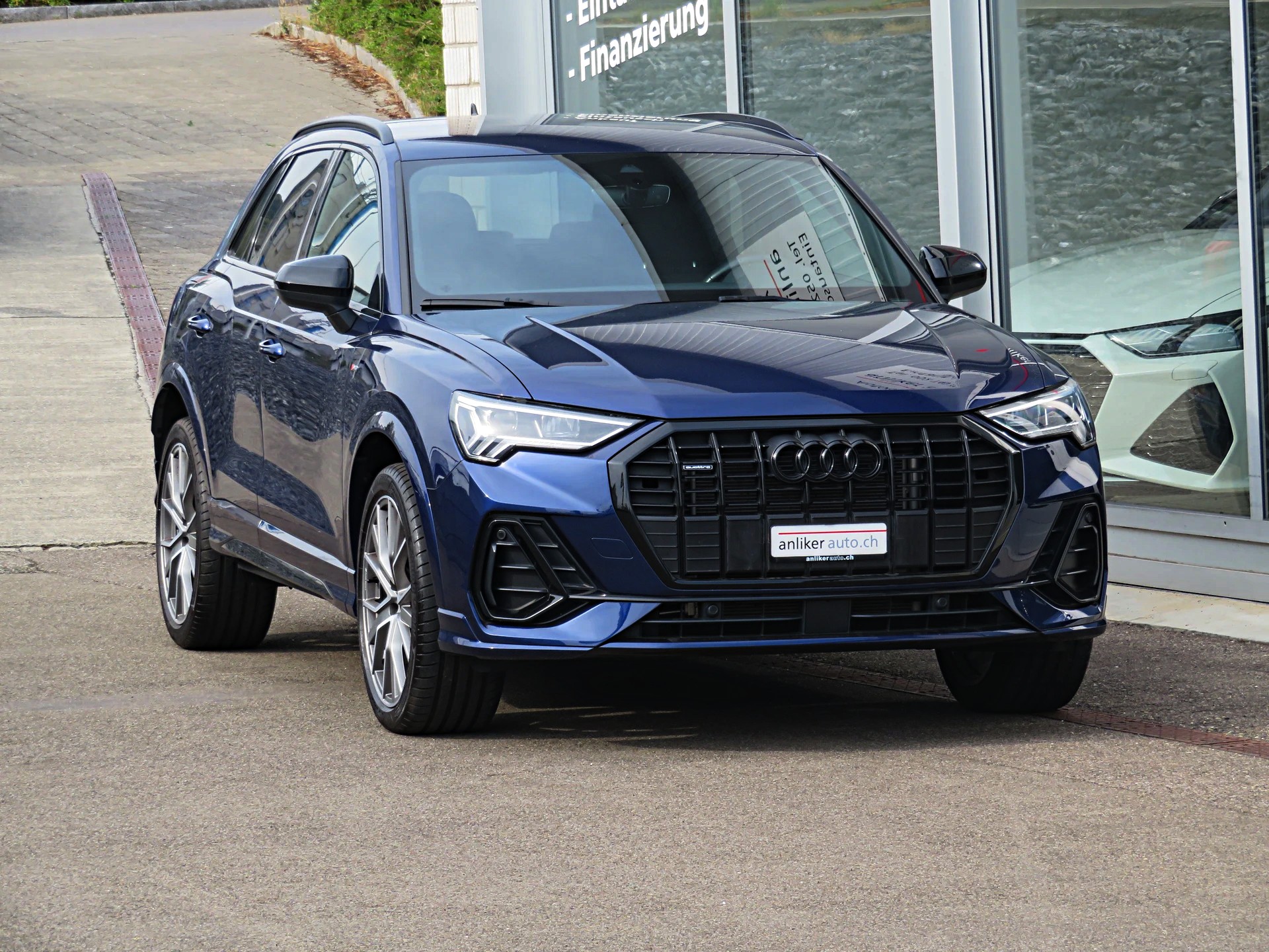 AUDI Q3 40 TFSI S line quattro S-tronic - 2