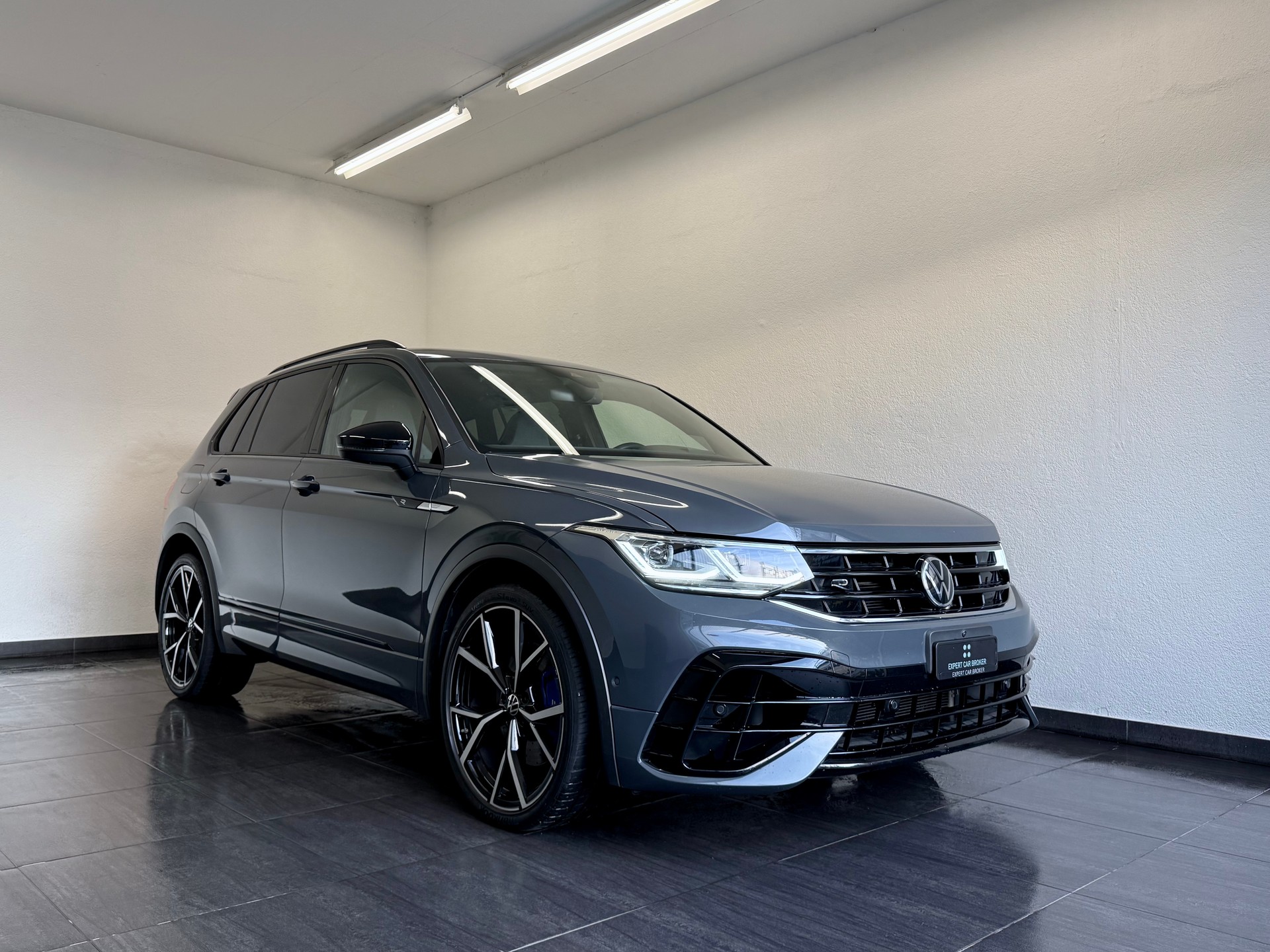 VW Tiguan 2.0TSI R 4Motion DSG - 2