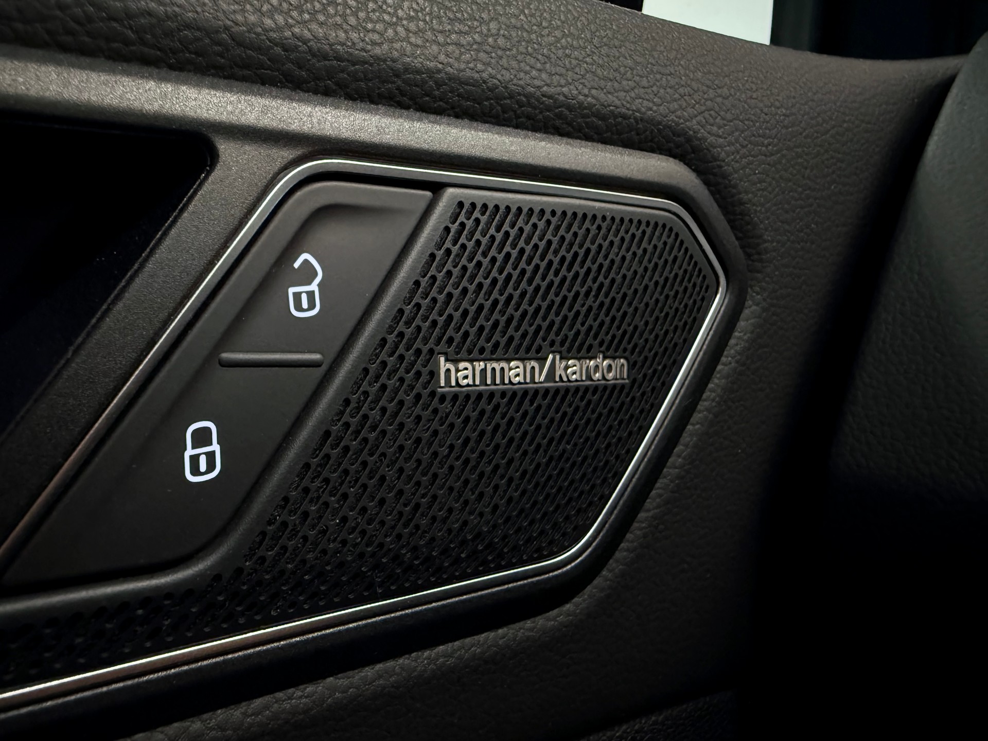 VW Tiguan 2.0TSI R 4Motion DSG - 29