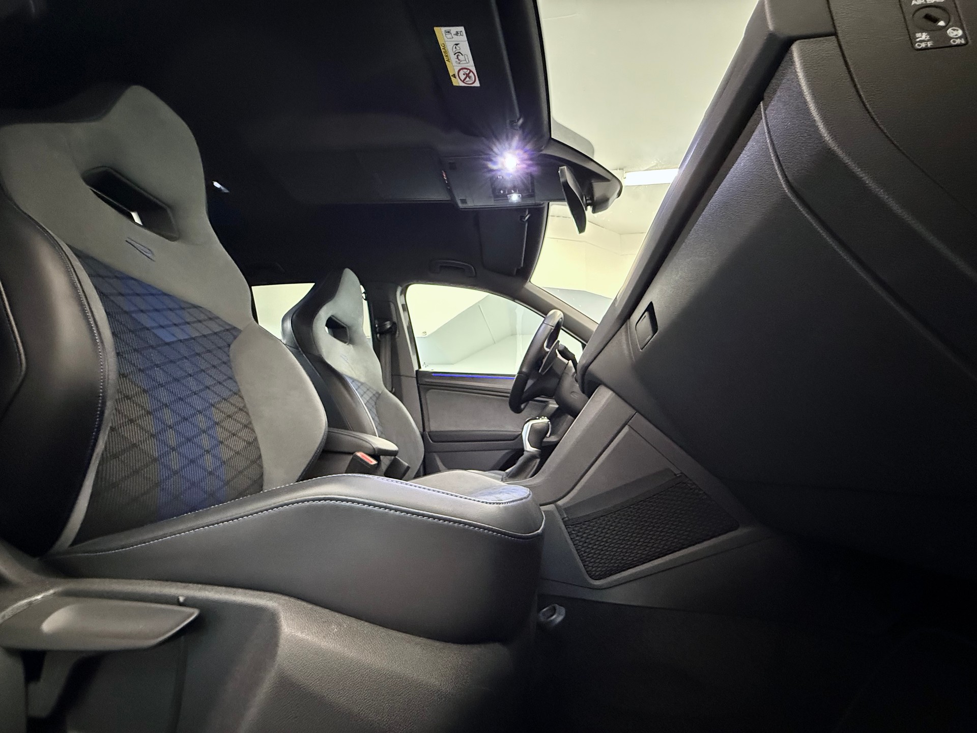 VW Tiguan 2.0TSI R 4Motion DSG - 22