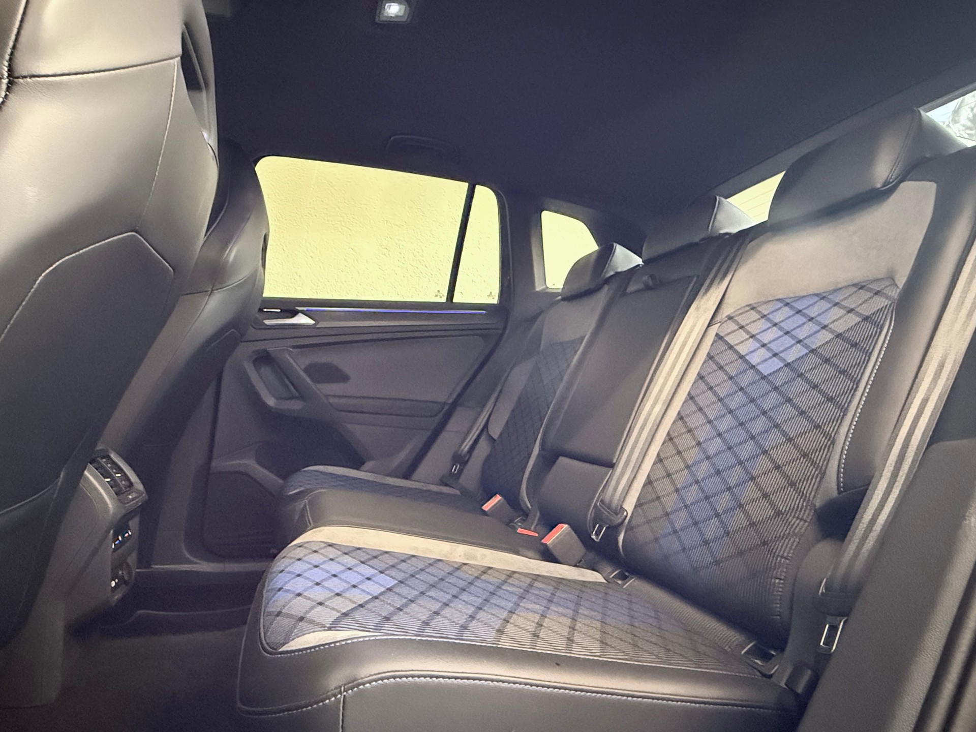 VW Tiguan 2.0TSI R 4Motion DSG - 24