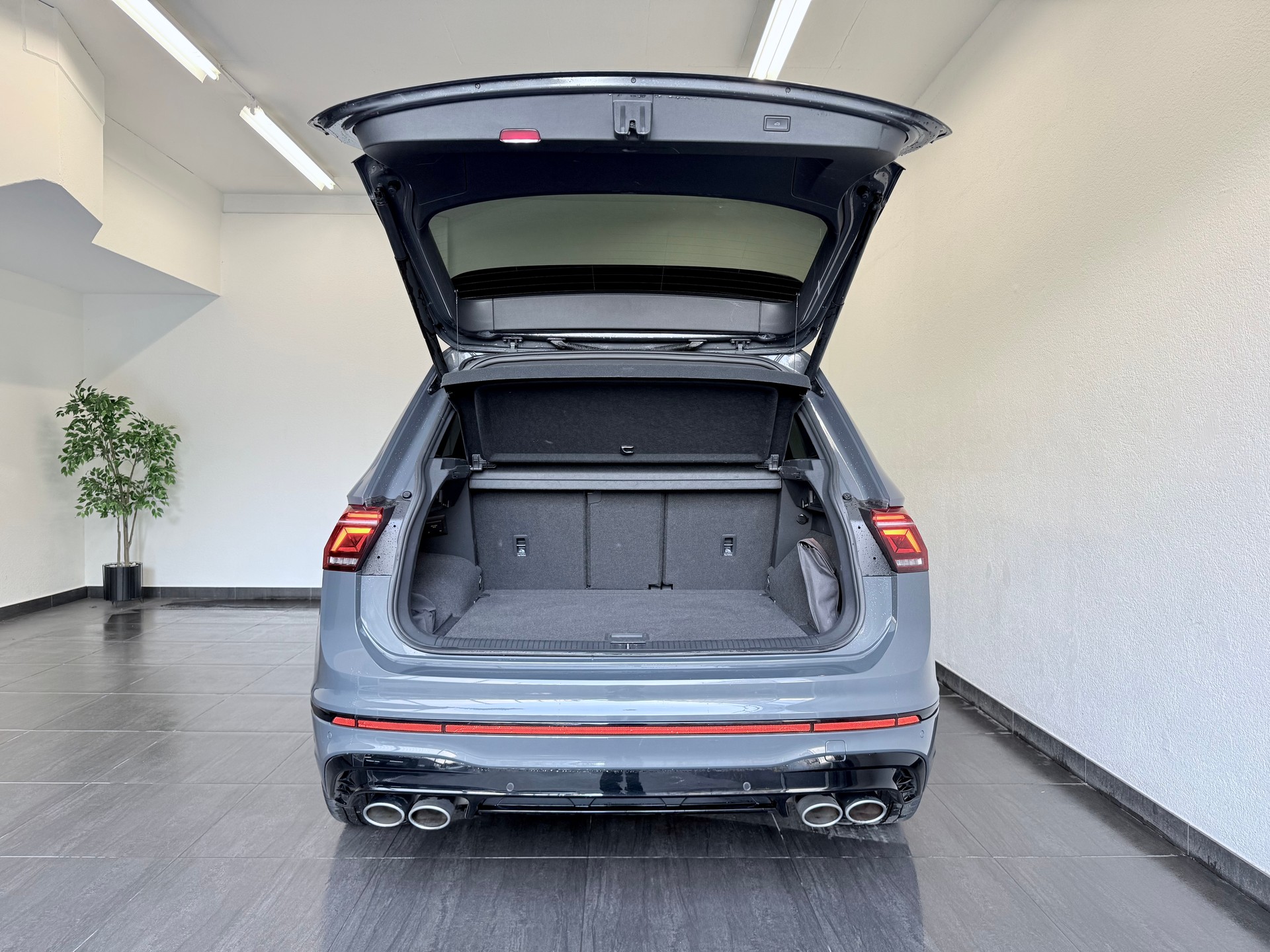 VW Tiguan 2.0TSI R 4Motion DSG - 12