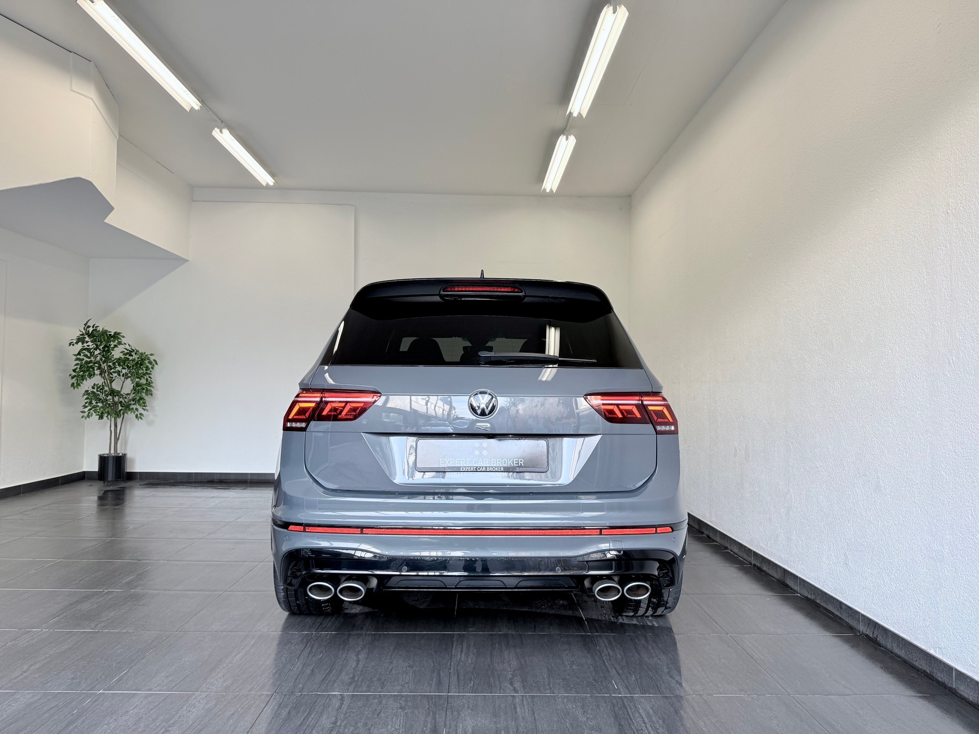 VW Tiguan 2.0TSI R 4Motion DSG - 11