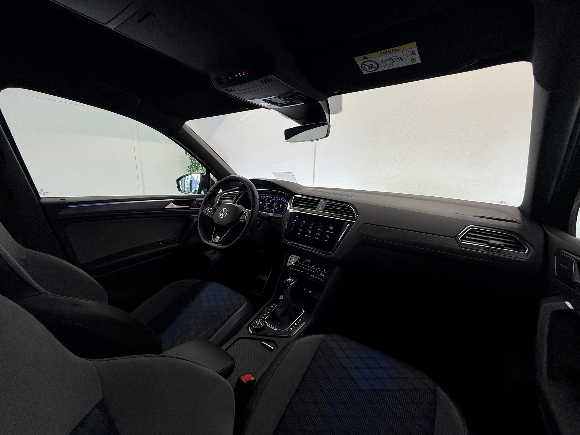 VW Tiguan 2.0TSI R 4Motion DSG - 17