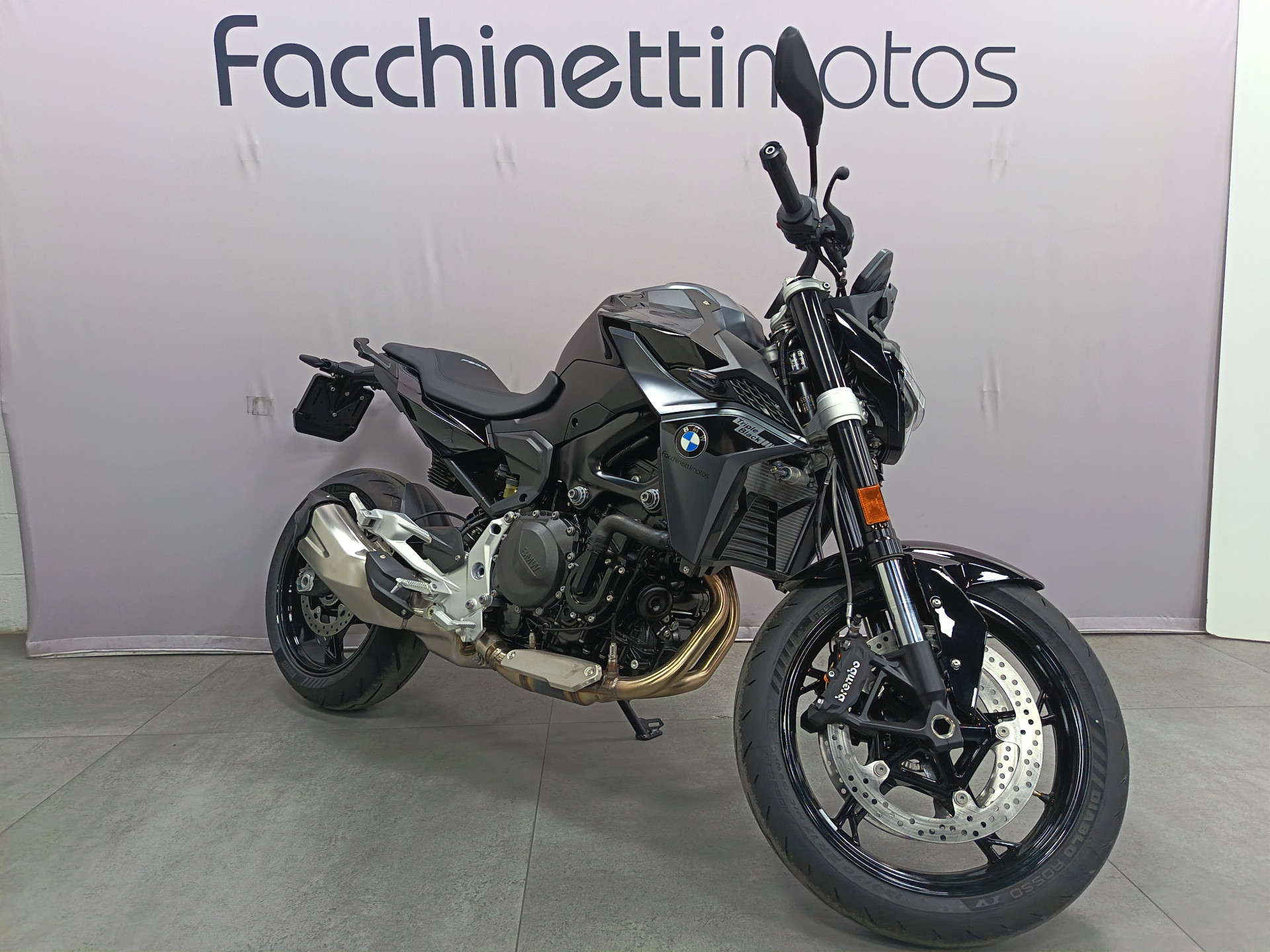BMW F 900 R A2 Triple Black *** Leasing 3.9% *** - 2