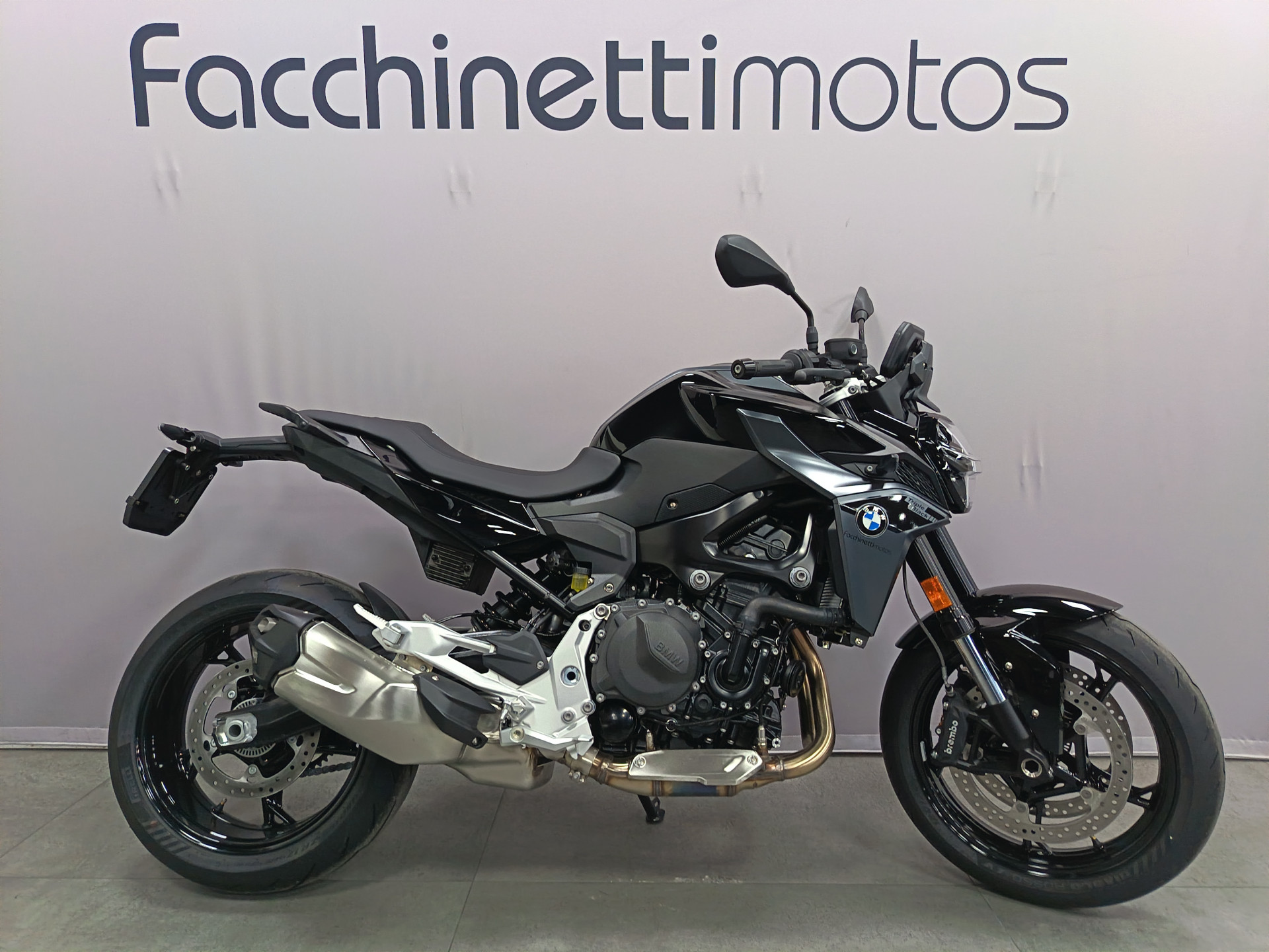 BMW F 900 R A2 Triple Black *** Leasing 3.9% ***