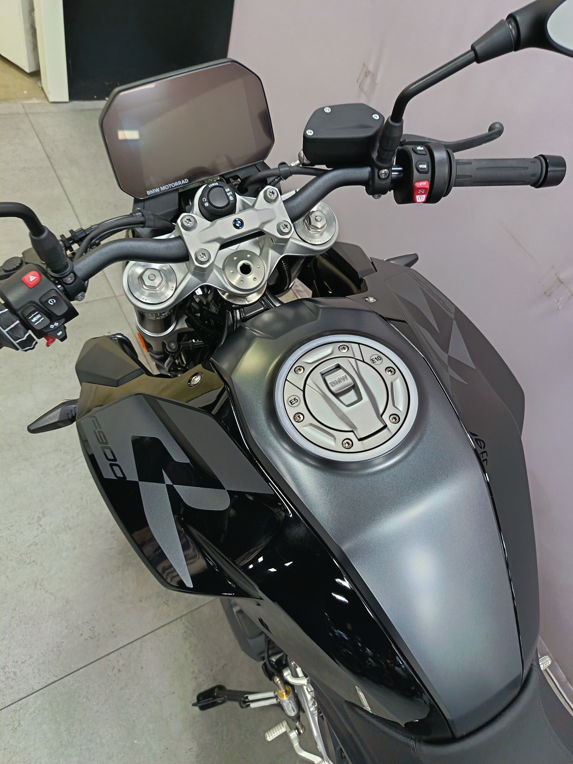 BMW F 900 R A2 Triple Black *** Leasing 3.9% *** - 5